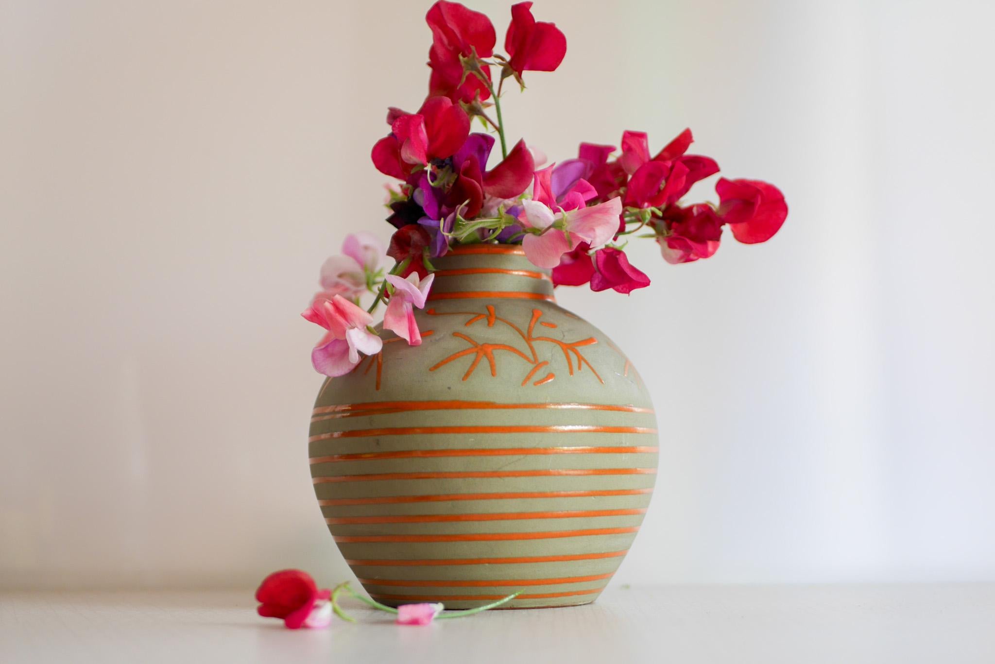 Glazed Mid-century modern Scandinavian 1940s art pottery vase, Nittsjö Sweden For Sale