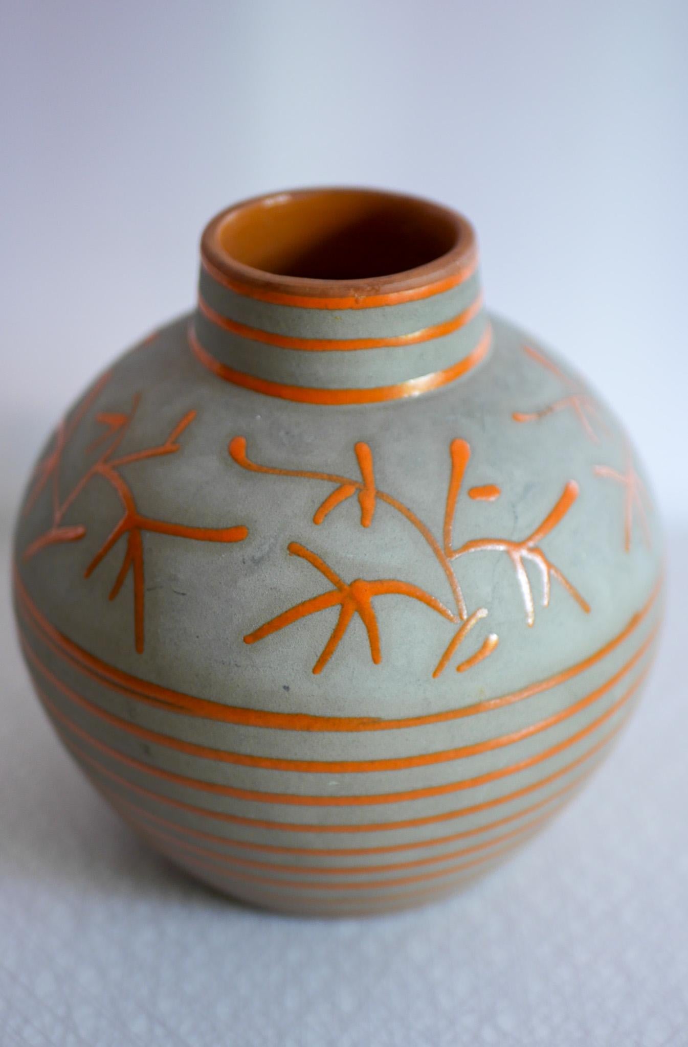 Mid-century modern Scandinavian 1940s art pottery vase, Nittsjö Sweden In Good Condition For Sale In Skarpnäck, SE