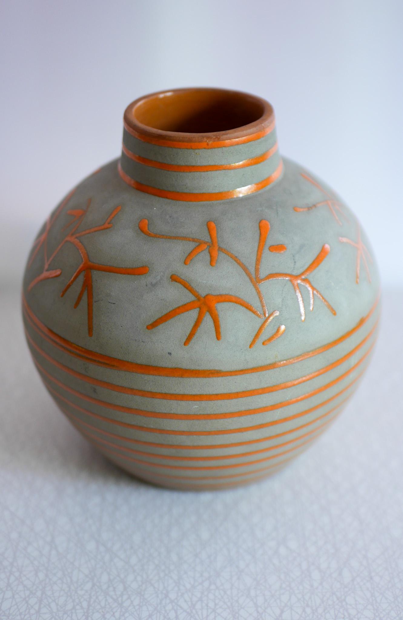 Mid-century modern Scandinavian 1940s art pottery vase, Nittsjö Sweden For Sale 1