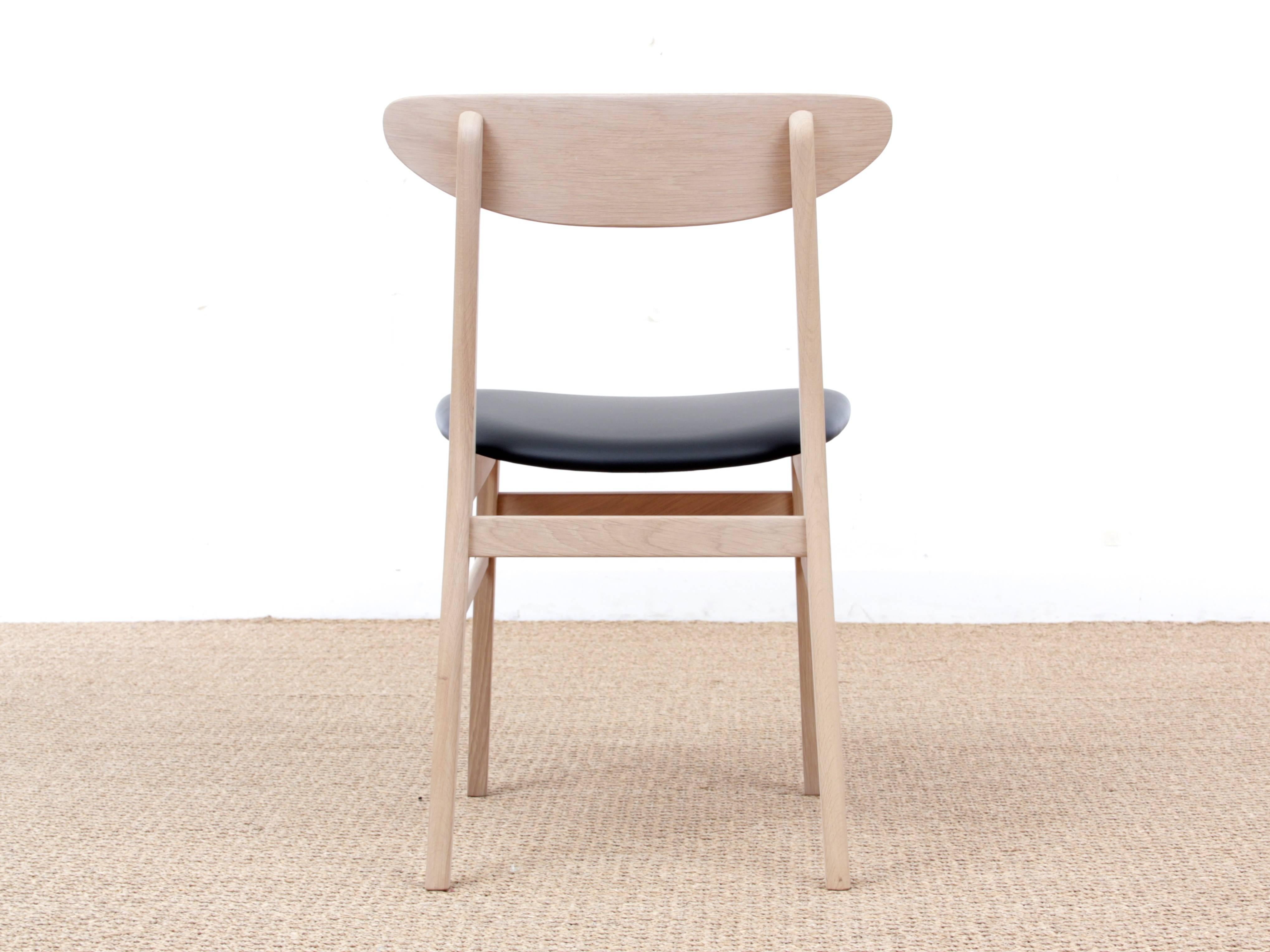 European Mid-Century Modern Scandinavian 210 r Chair by Thomas Harlev For Sale