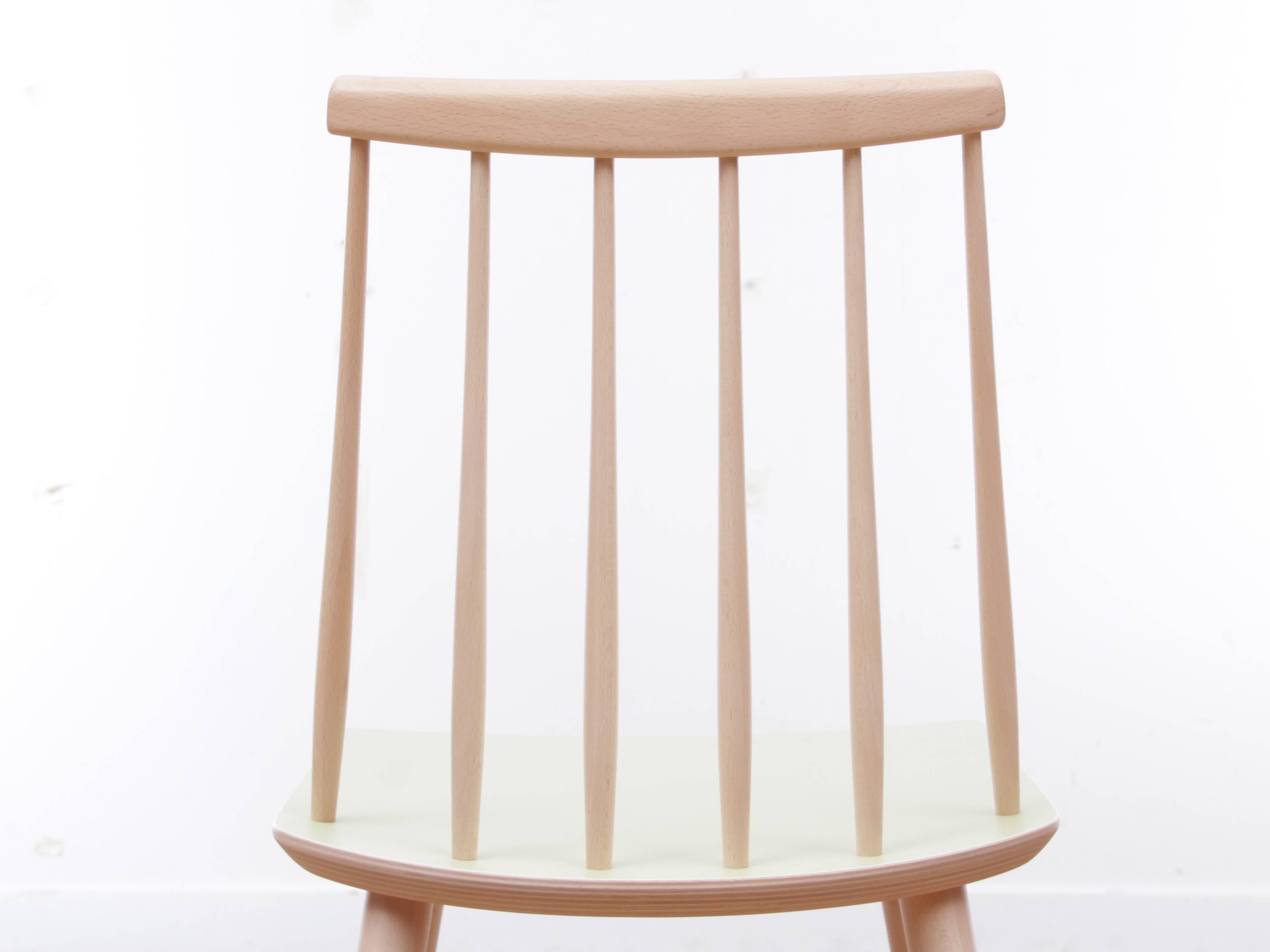 Milieu du XXe siècle Chaise scandinave 216 à dossier en bâton de Thomas Harlev:: moderne du milieu du siècle:: colorée