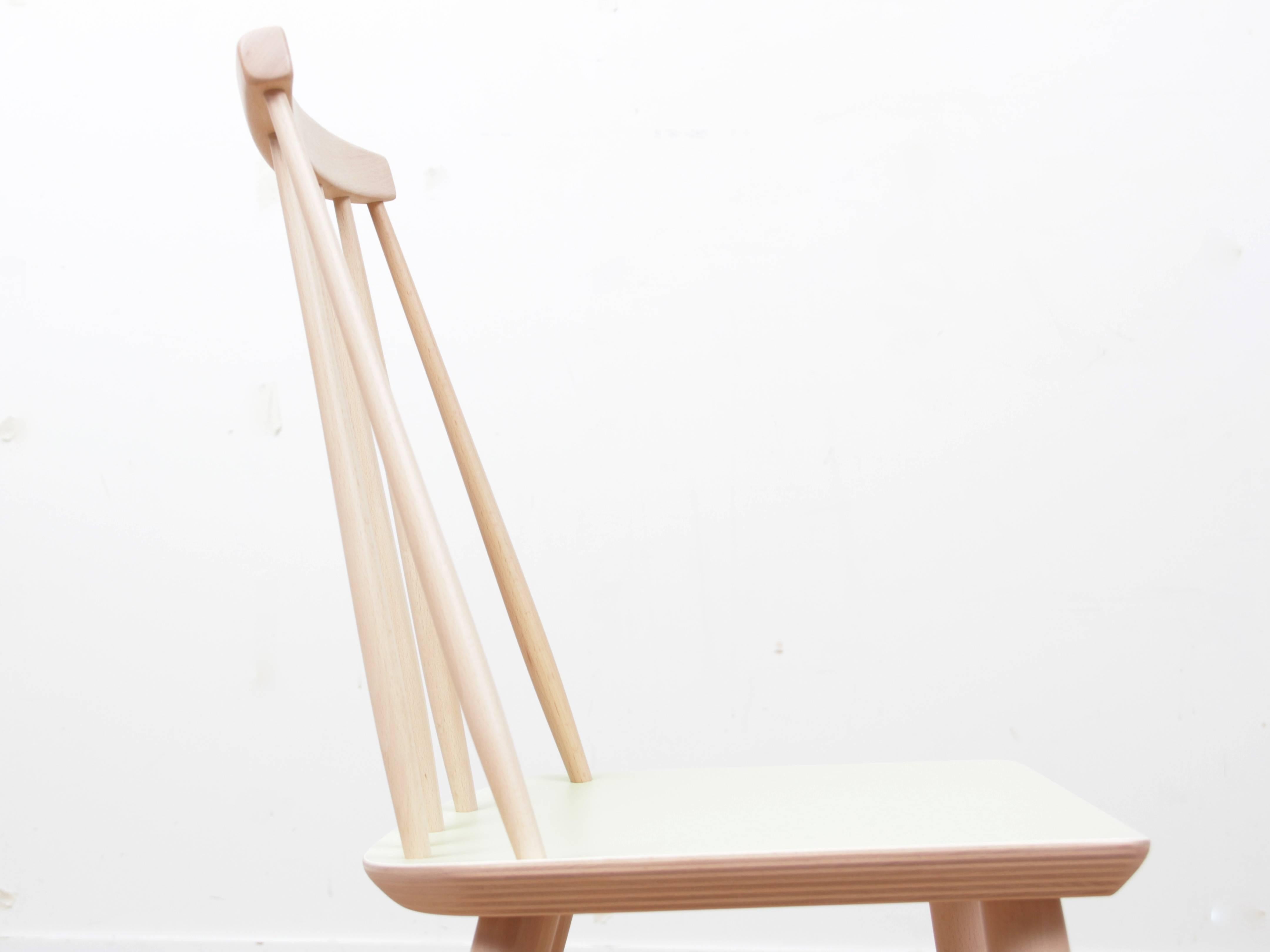 Chaise scandinave 216 à dossier en bâton de Thomas Harlev:: moderne du milieu du siècle:: colorée 3