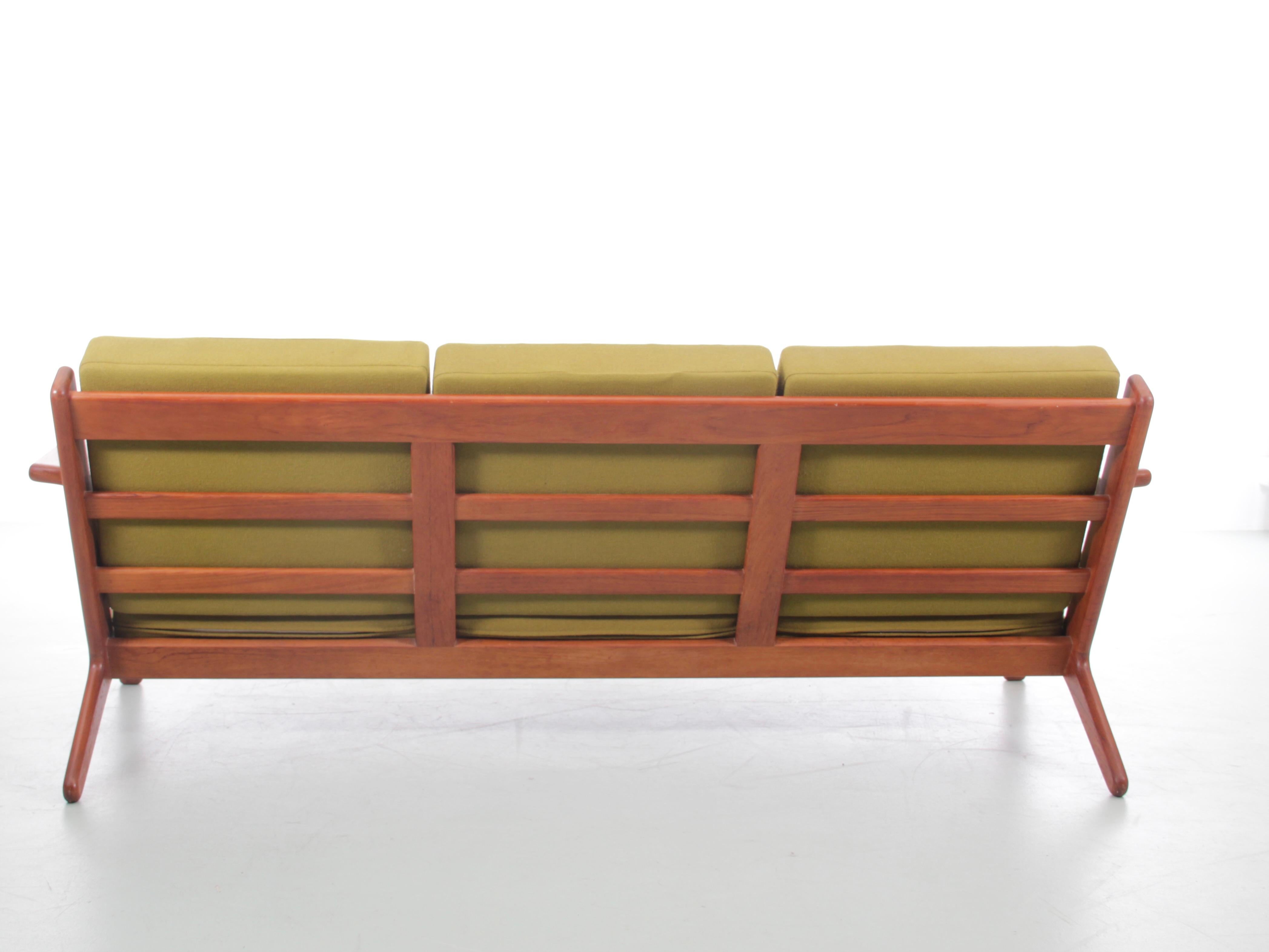Mid-Century Modern Scandinavian 3 Seat Sofa Model GE 290 in Teak by Hans Wegner 3
