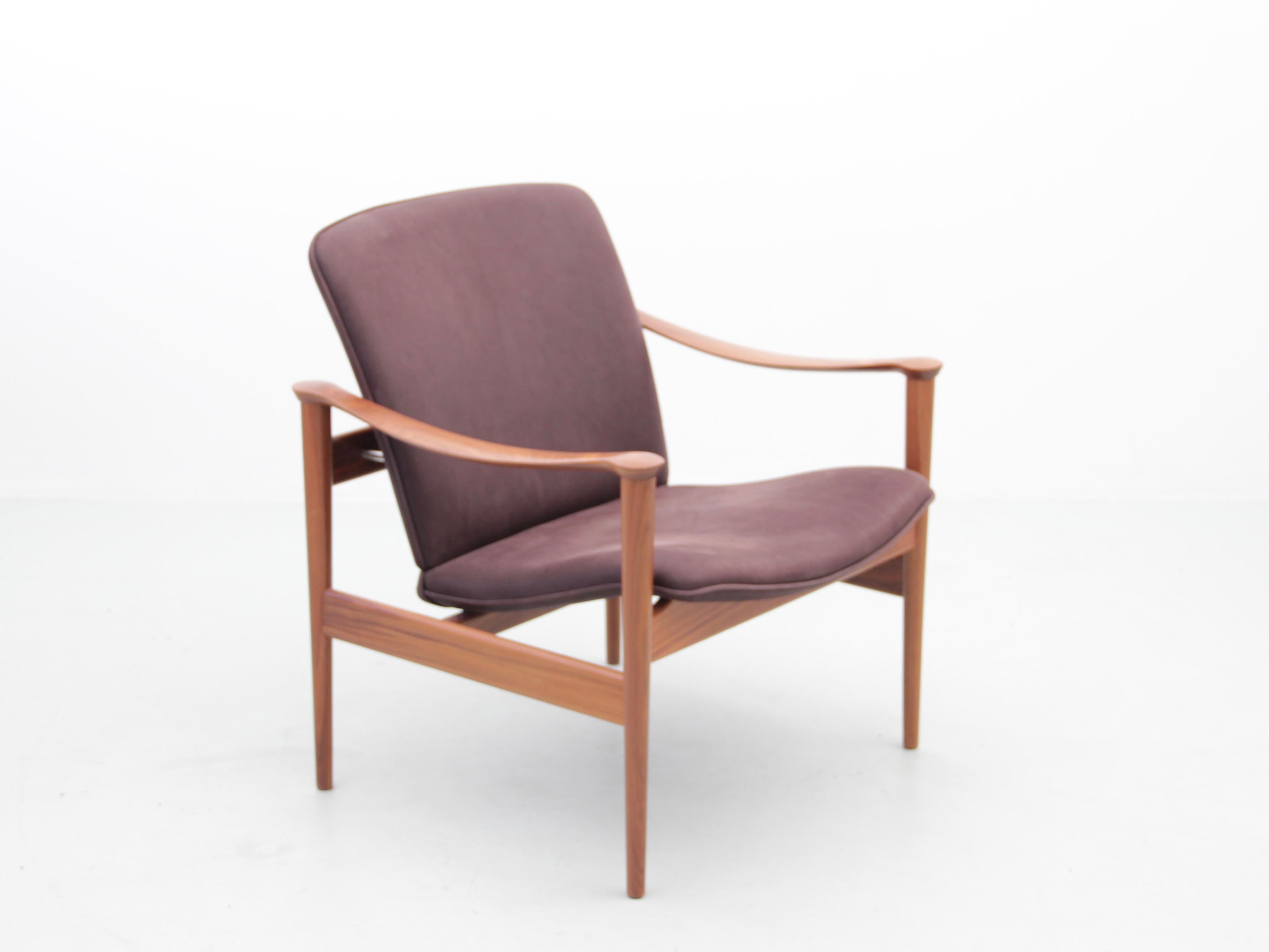 Mid-Century Modern Scandinavian 711 Loungechair by Fredrik Kayser, New Edition In New Condition For Sale In Courbevoie, FR