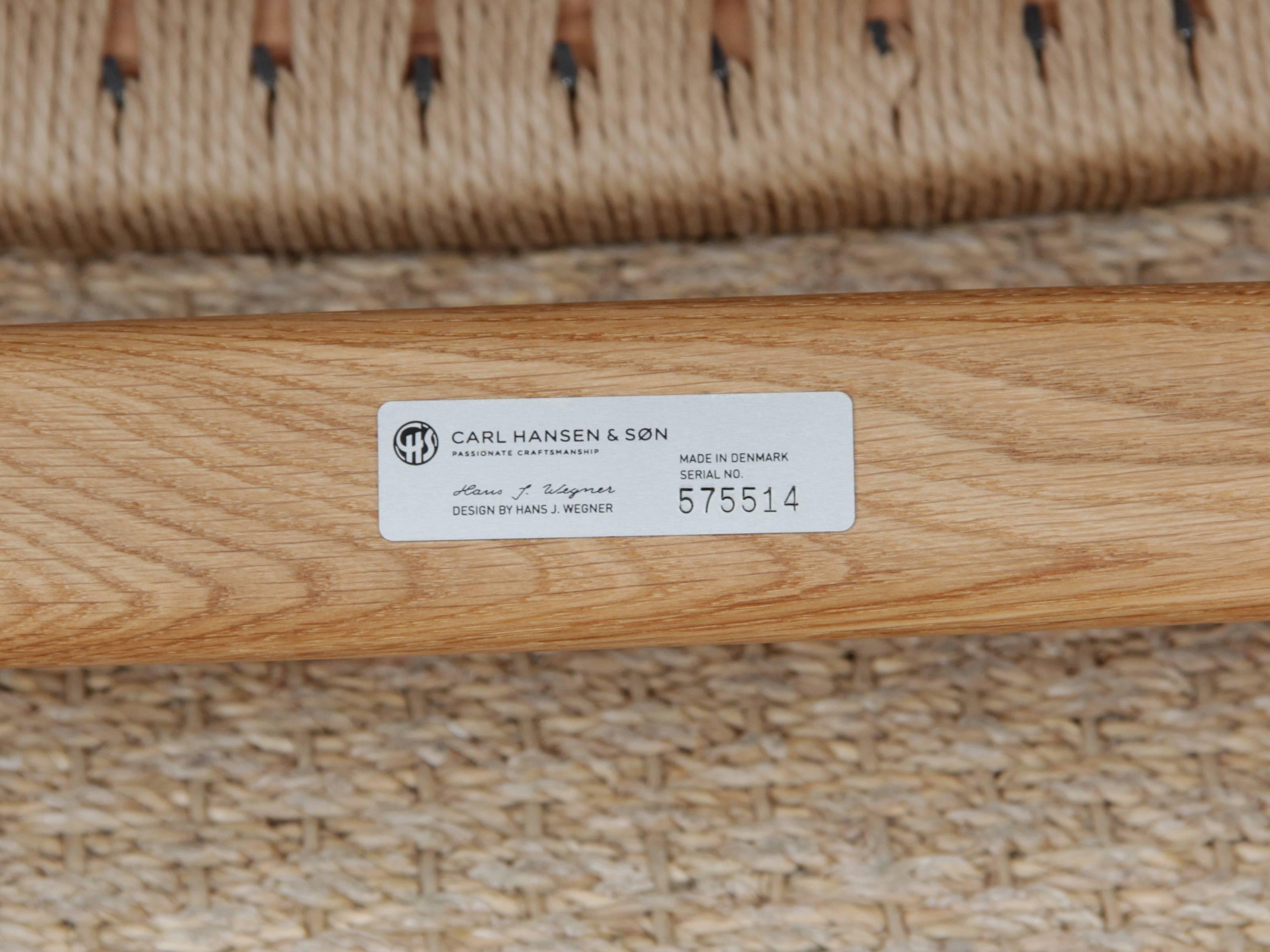Metà XX secolo Poltrona scandinava moderna di metà secolo in Oak modello CH 25 di Hans Wegner in vendita