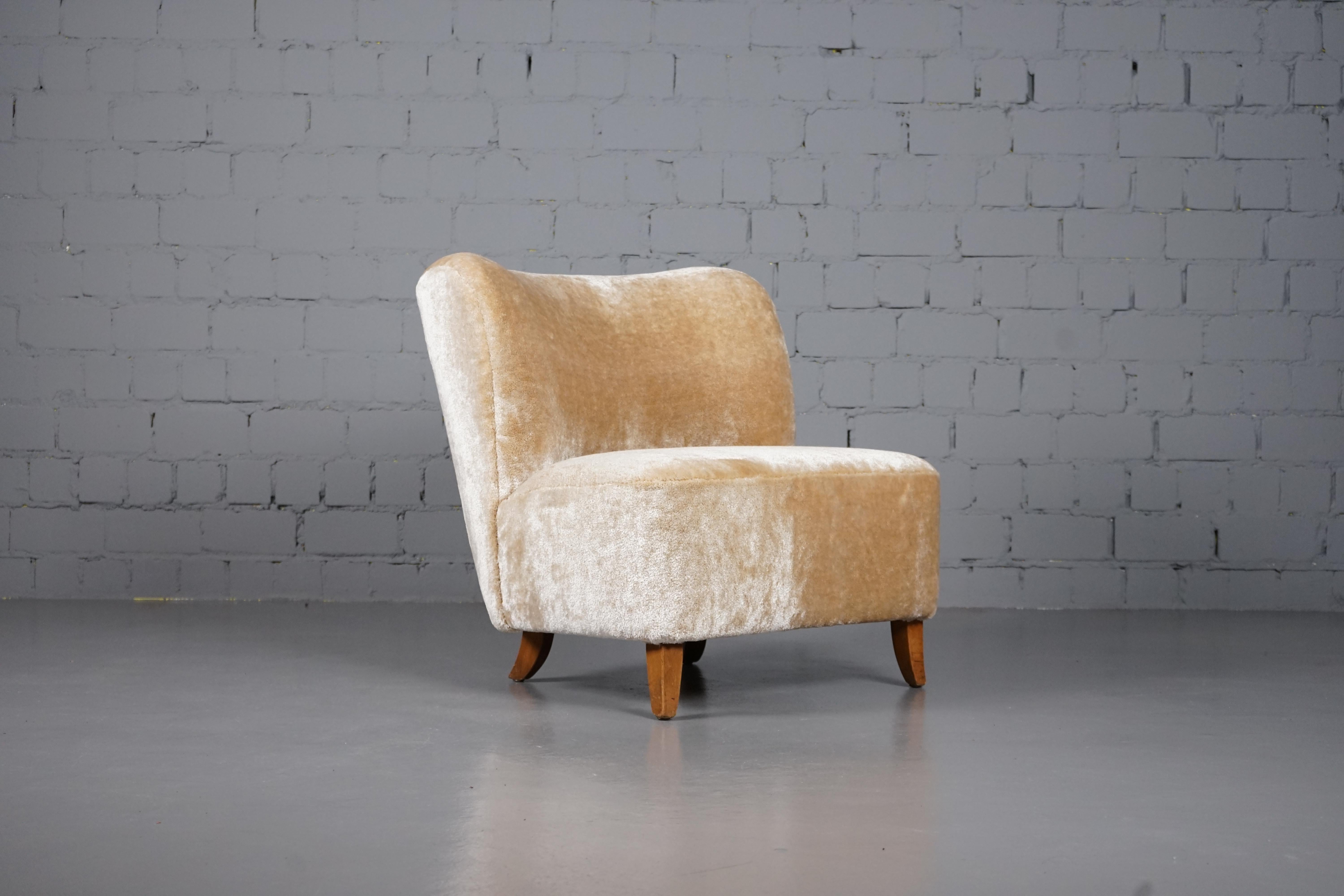 Moderner skandinavischer Sessel aus der Mitte des Jahrhunderts mit hochgepresstem Samt-Dedar-Stoff, 1950er Jahre (Skandinavische Moderne) im Angebot