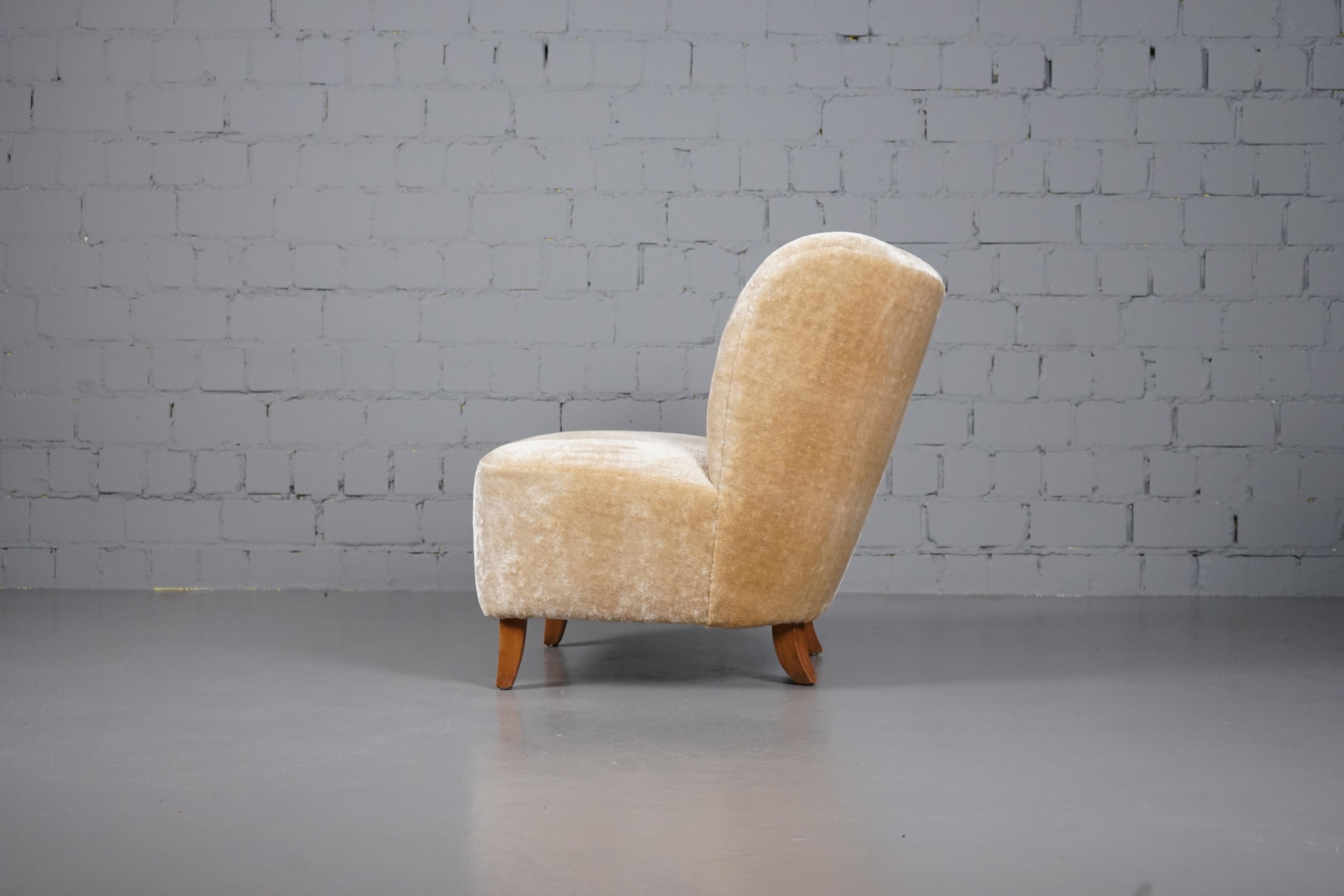 Moderner skandinavischer Sessel aus der Mitte des Jahrhunderts mit hochgepresstem Samt-Dedar-Stoff, 1950er Jahre im Angebot 1