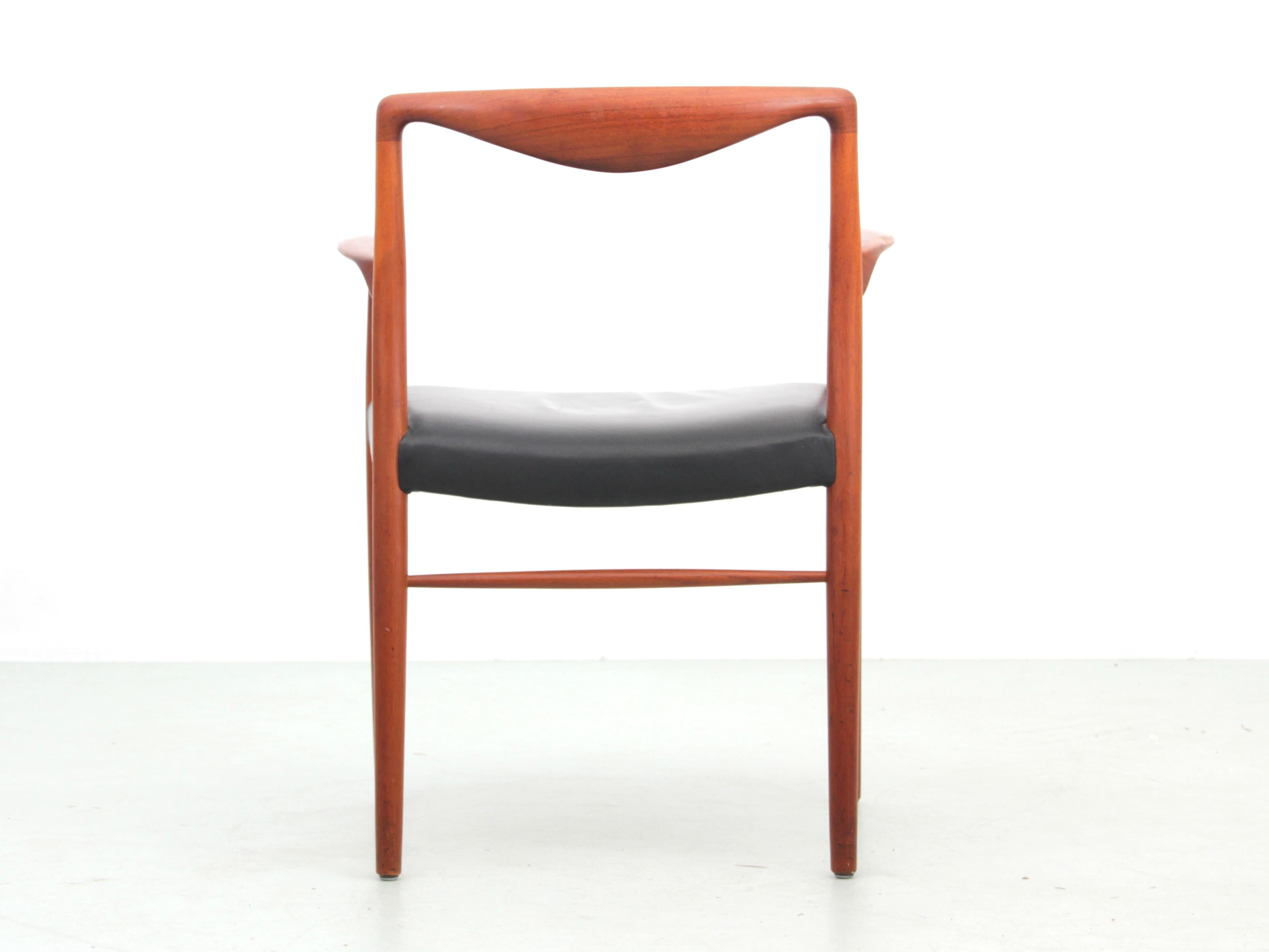 Mid-Century modern scandinavian armchair in teak by Kai Lyngfeldt-Larsen In Good Condition For Sale In Courbevoie, FR