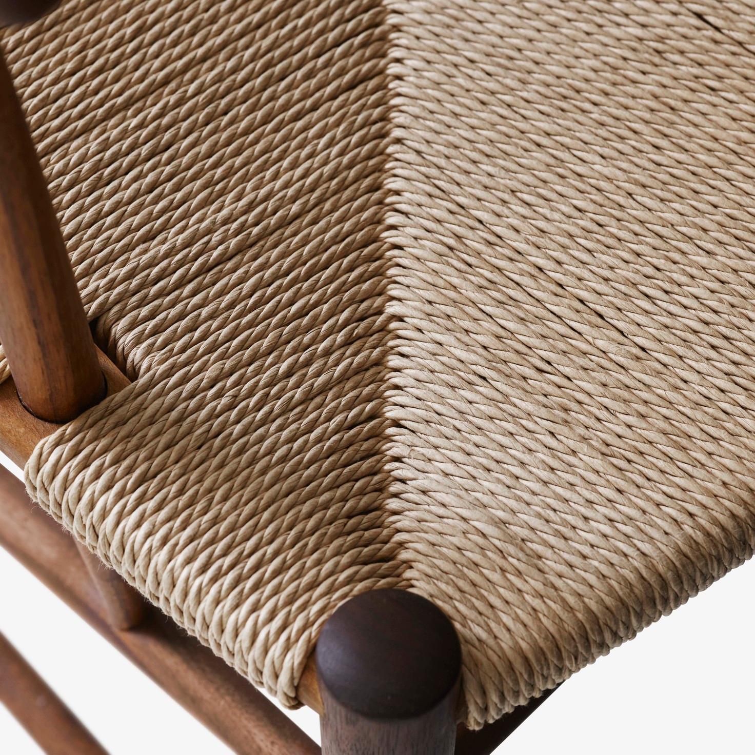 Sillón escandinavo moderno de mediados de siglo Model 317 en nogal en venta 7