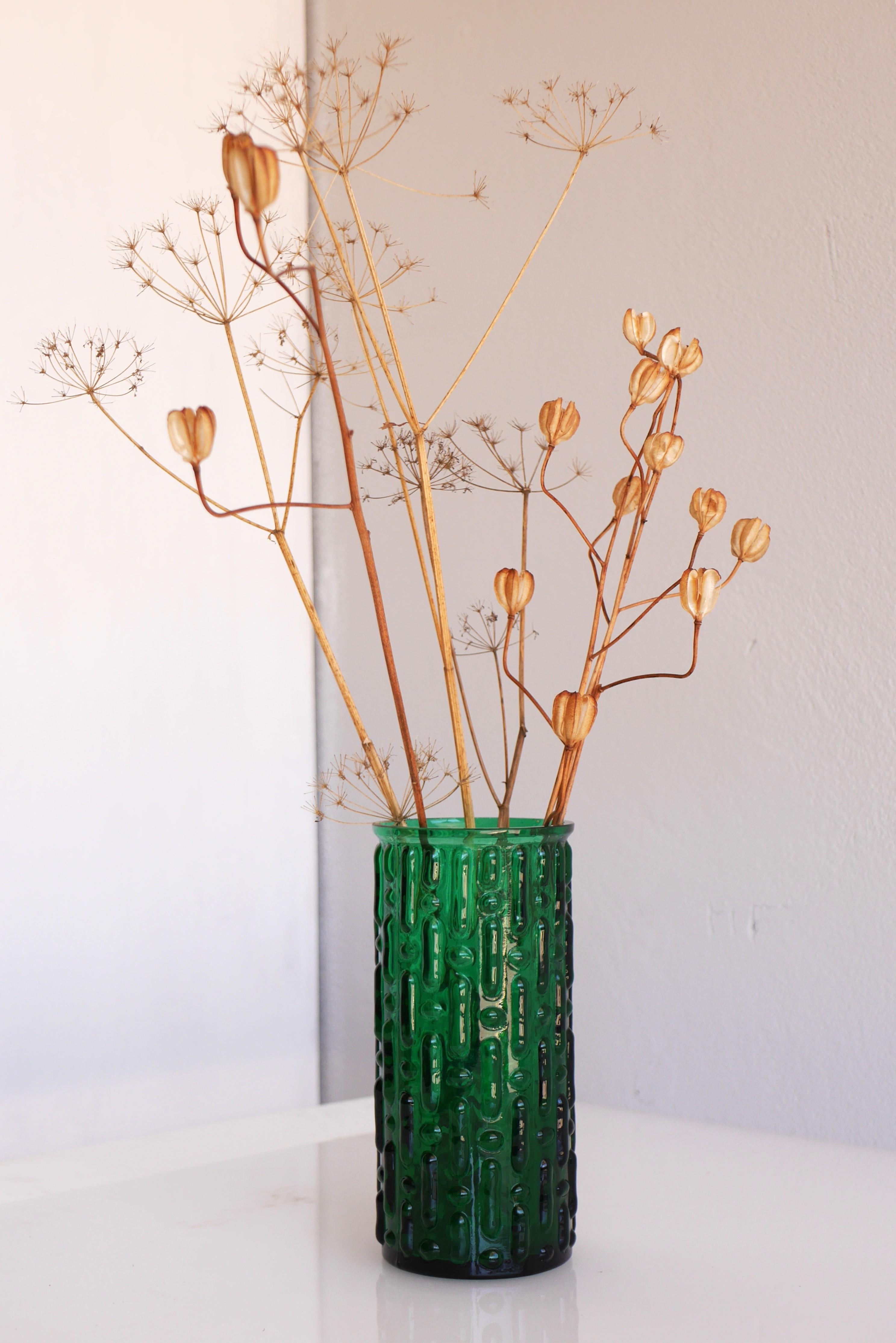 Fait main Vase d'art scandinave moderne du milieu du siècle dernier de Reijmyre en vert émeraude en vente