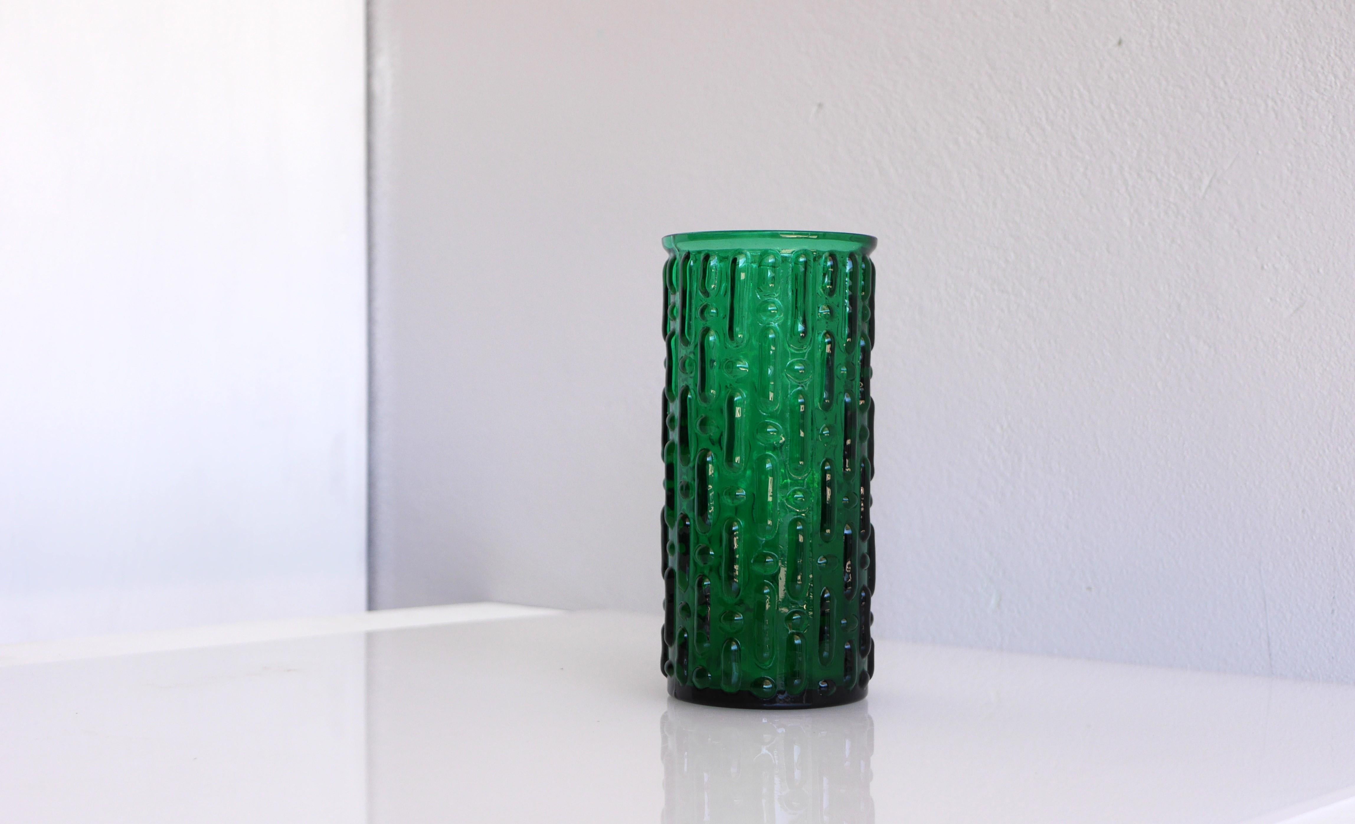 Vase d'art scandinave moderne du milieu du siècle dernier de Reijmyre en vert émeraude en vente 3
