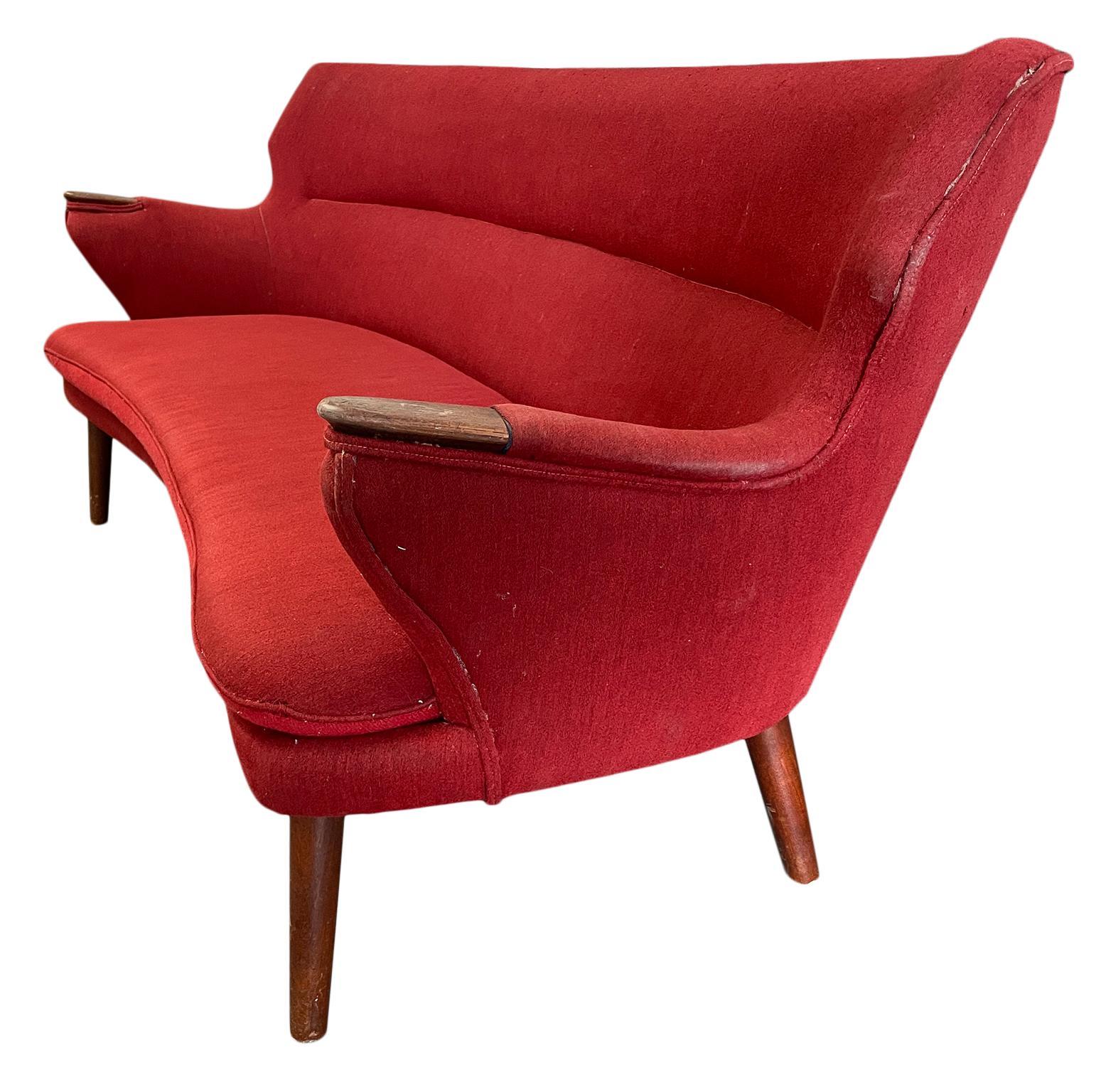Mid-Century moderno Divano scandinavo a banana della metà del secolo scorso di Kurt Olsen Model No. 220 in vendita