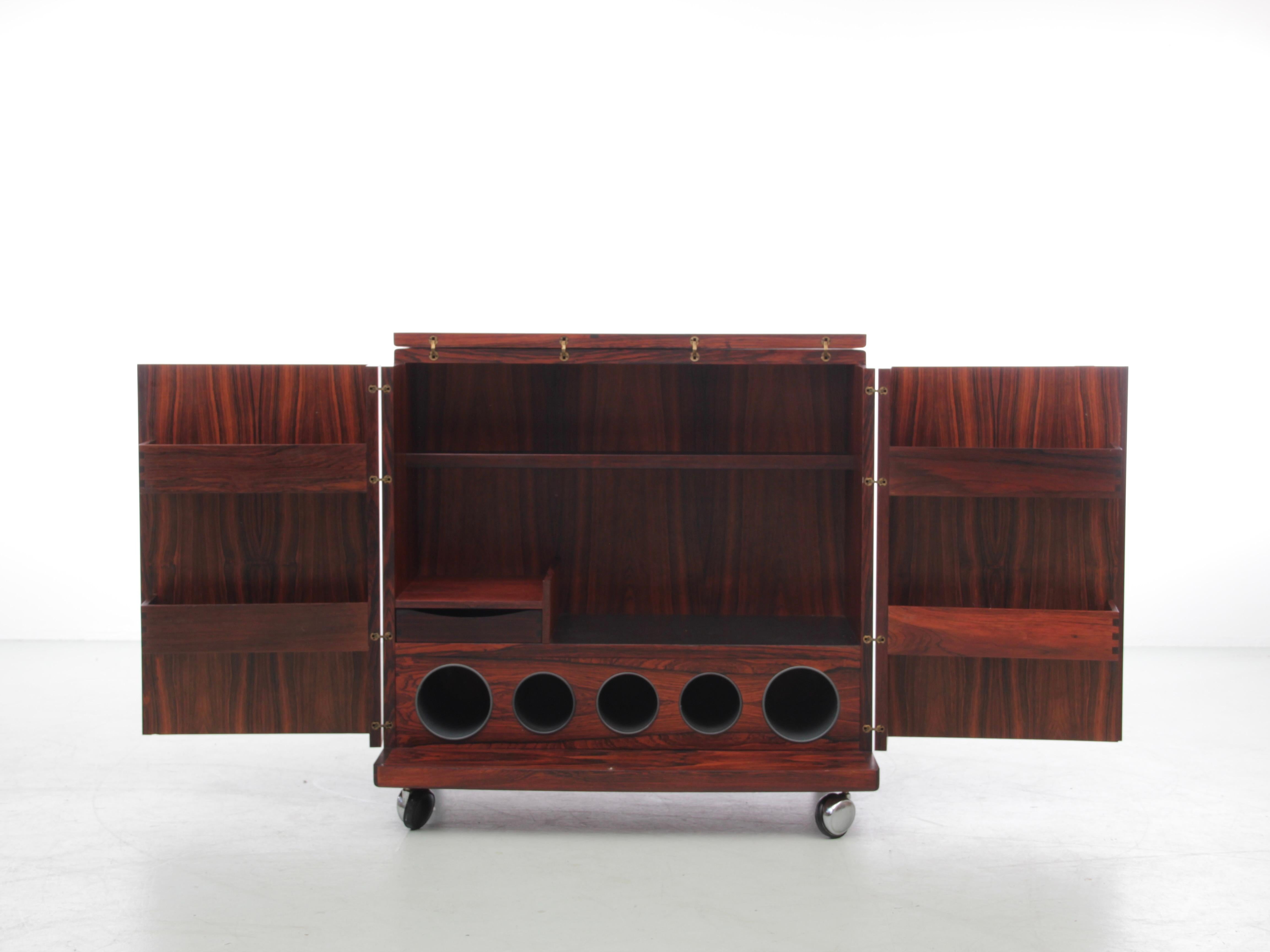 Mid-Century modern scandinavian bar i rosewood by Illum Wikkelso In Good Condition In Courbevoie, FR