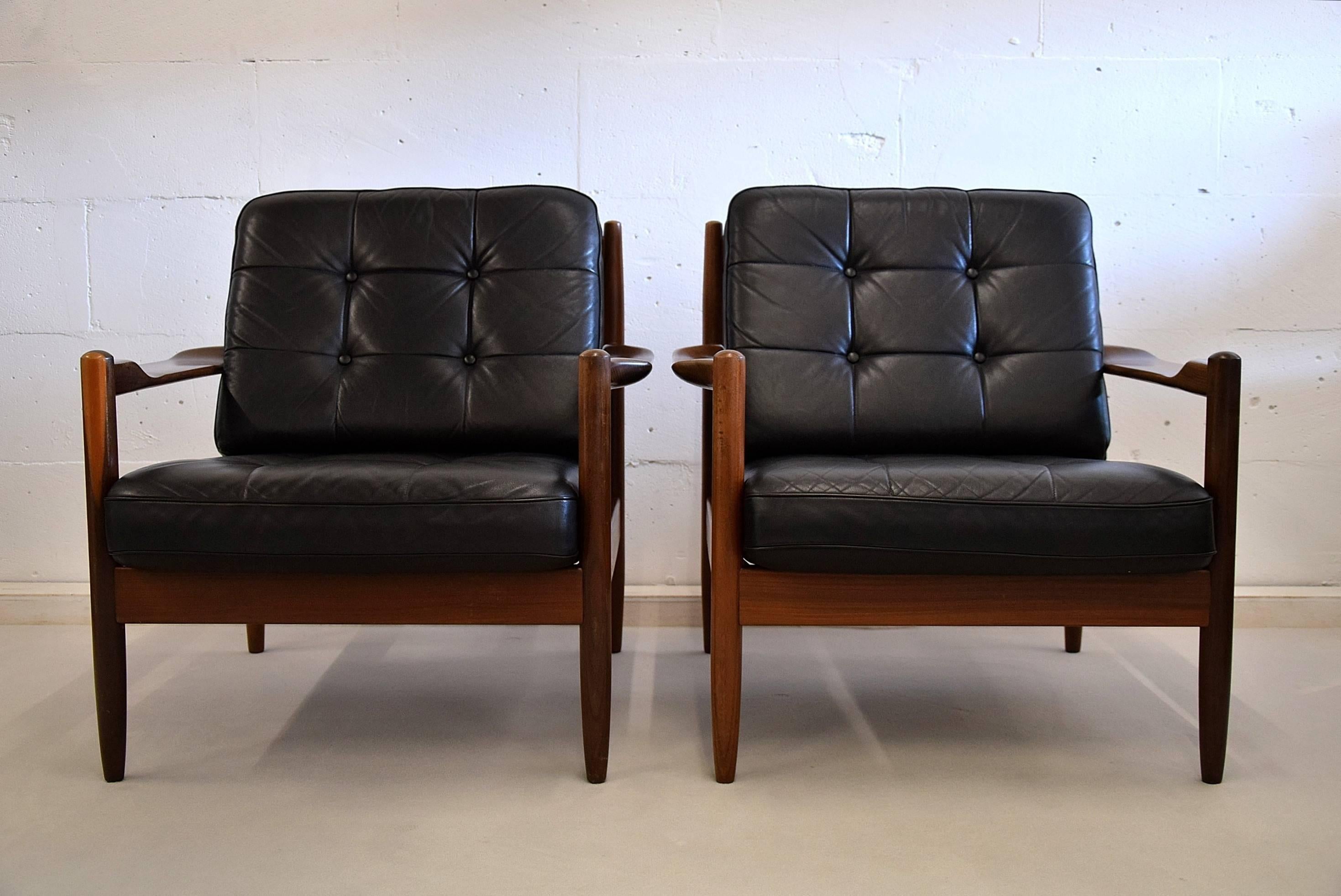 Mid-Century Modern Scandinavian Black Leather Armchairs For Sale 3