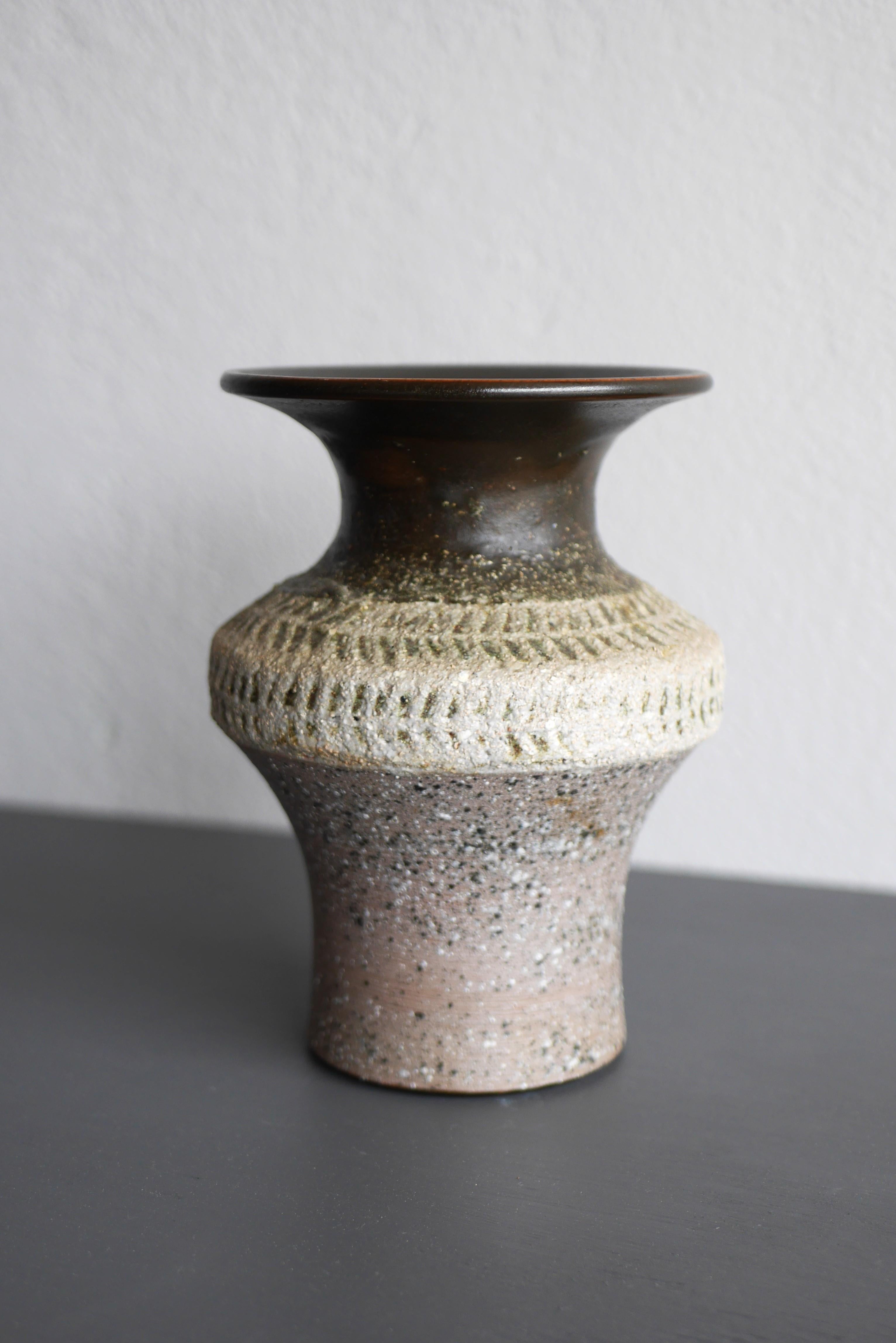 Hand-Crafted Mid-century modern Scandinavian brutalist art pottery vase, Nittsjö Sweden For Sale