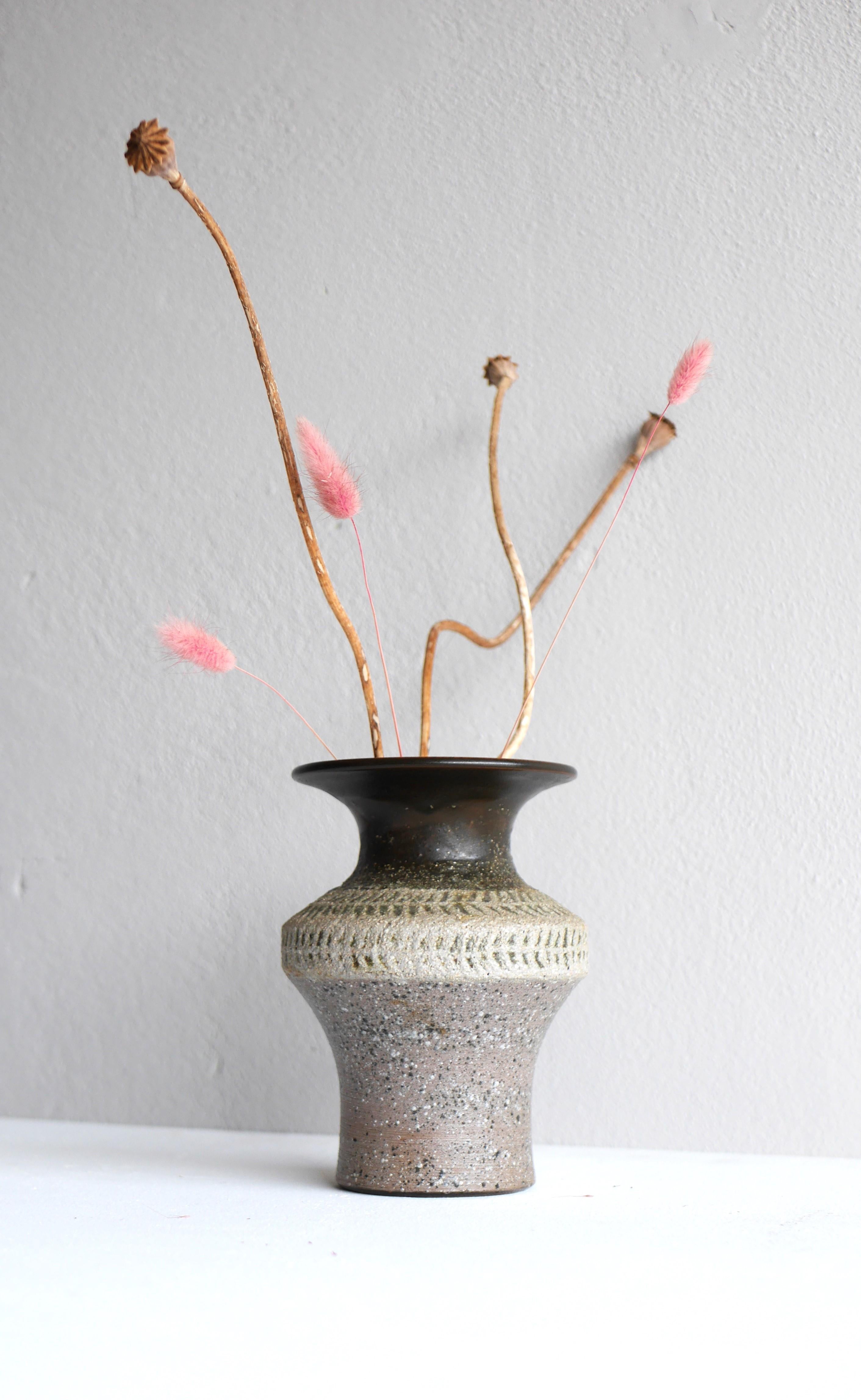 Ceramic Mid-century modern Scandinavian brutalist art pottery vase, Nittsjö Sweden For Sale
