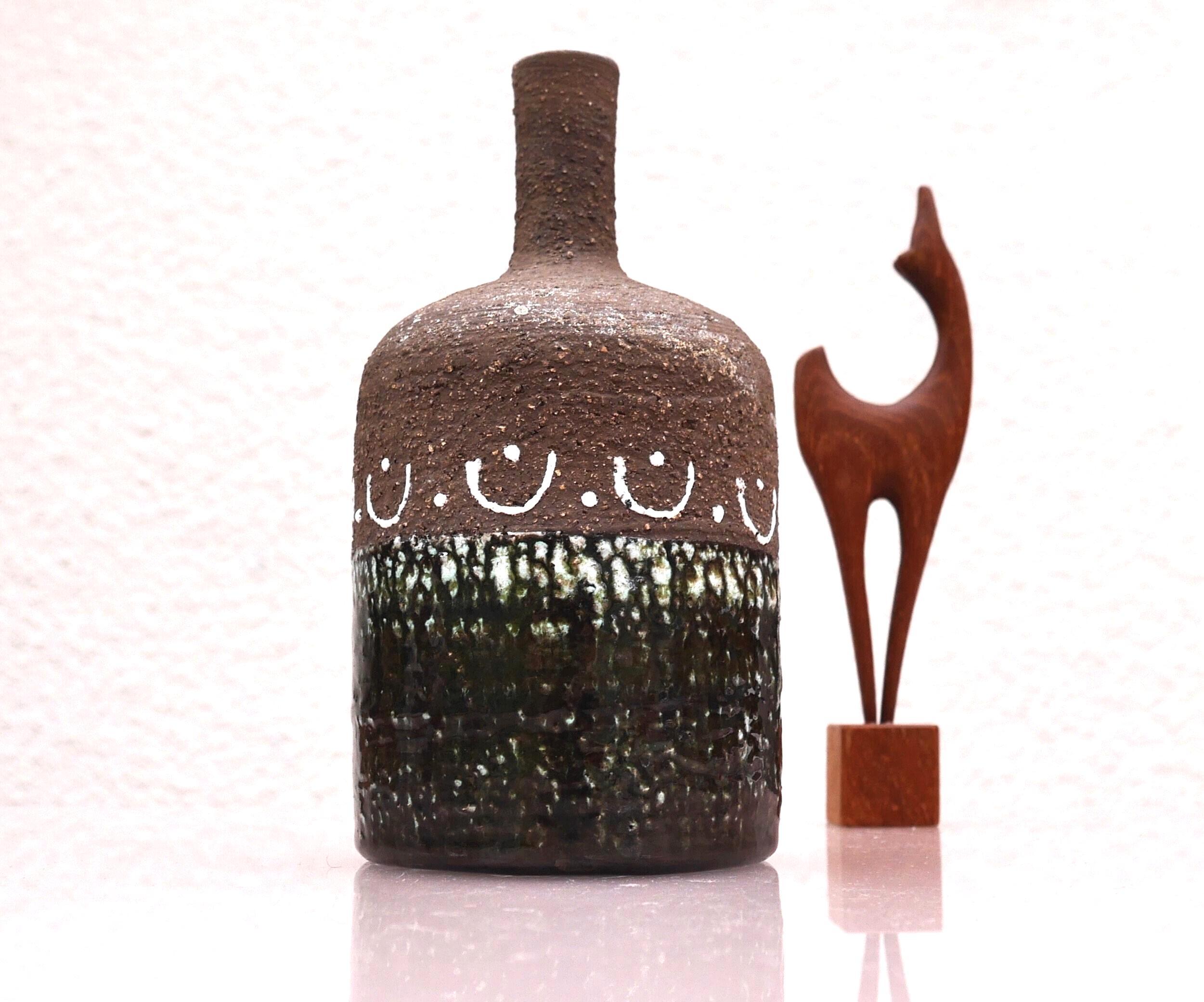 Mid-century modern Scandinavian brutalist art pottery vases by Nittsjö Sweden For Sale 2