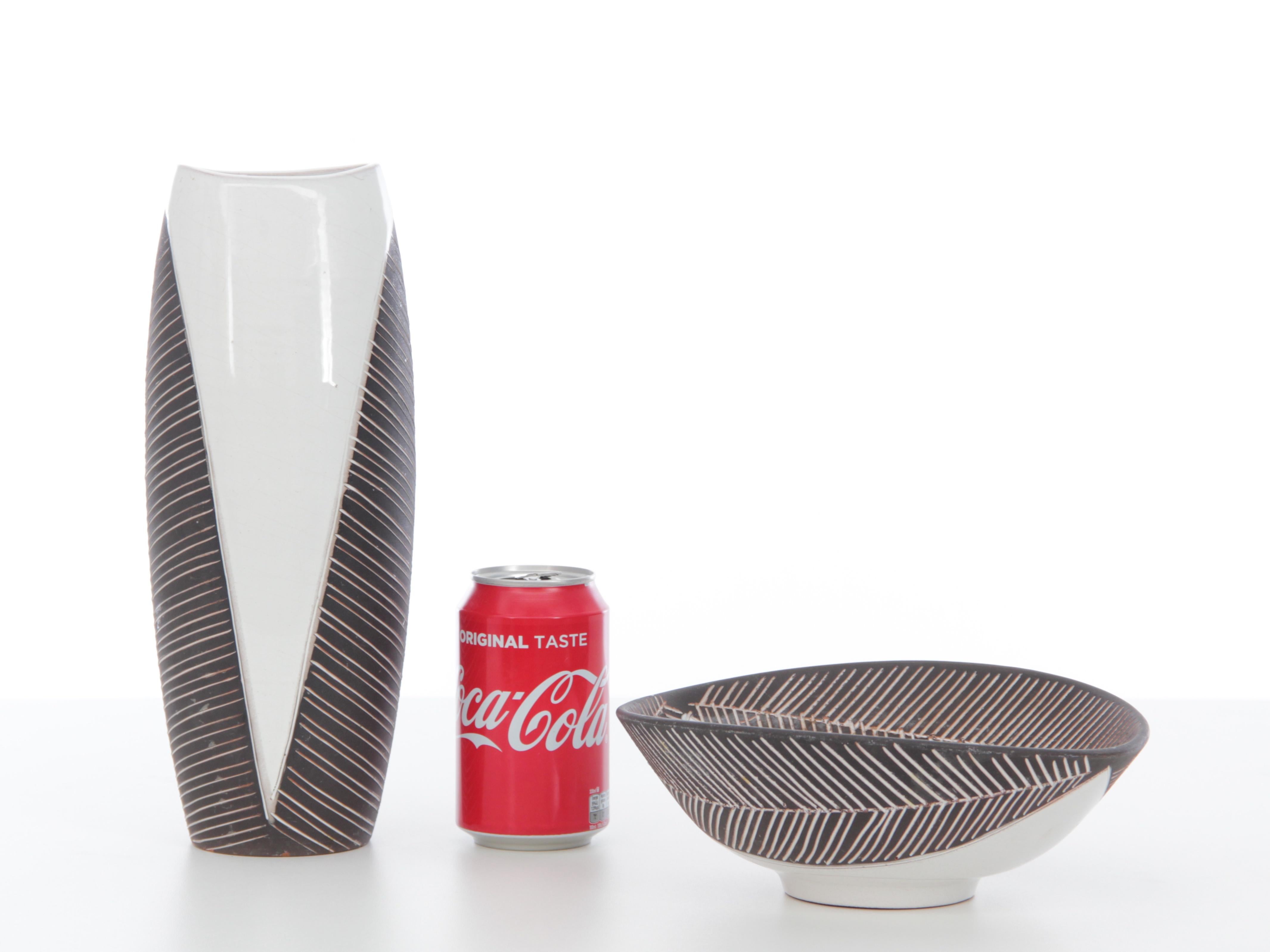 Vaso di ceramica scandinavo moderno di metà secolo in vendita 1