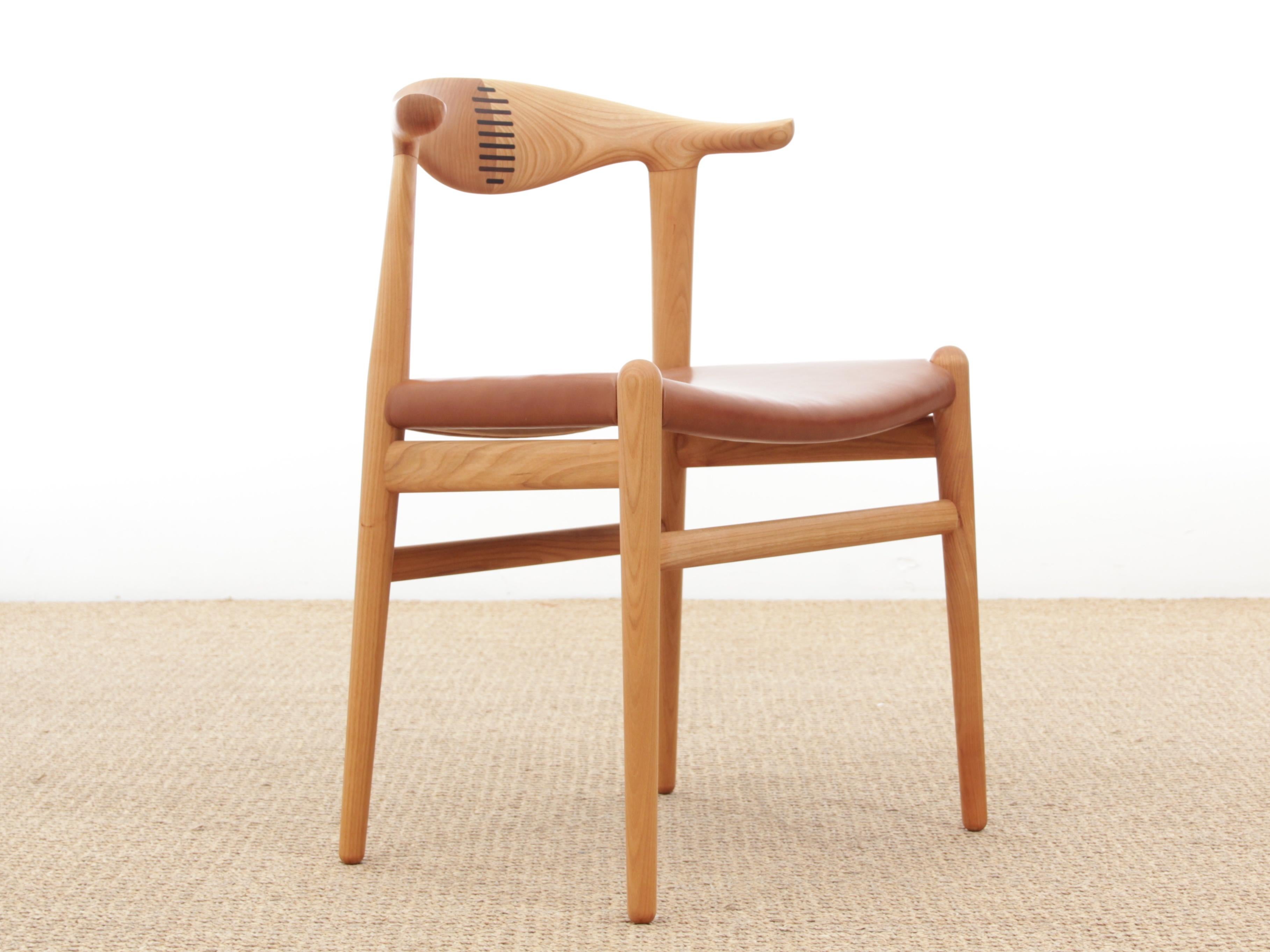 Moderner skandinavischer Stuhl aus der Mitte des Jahrhunderts, Modell Kuhhorn PP 505 von Hans Wegner (Skandinavisch) im Angebot