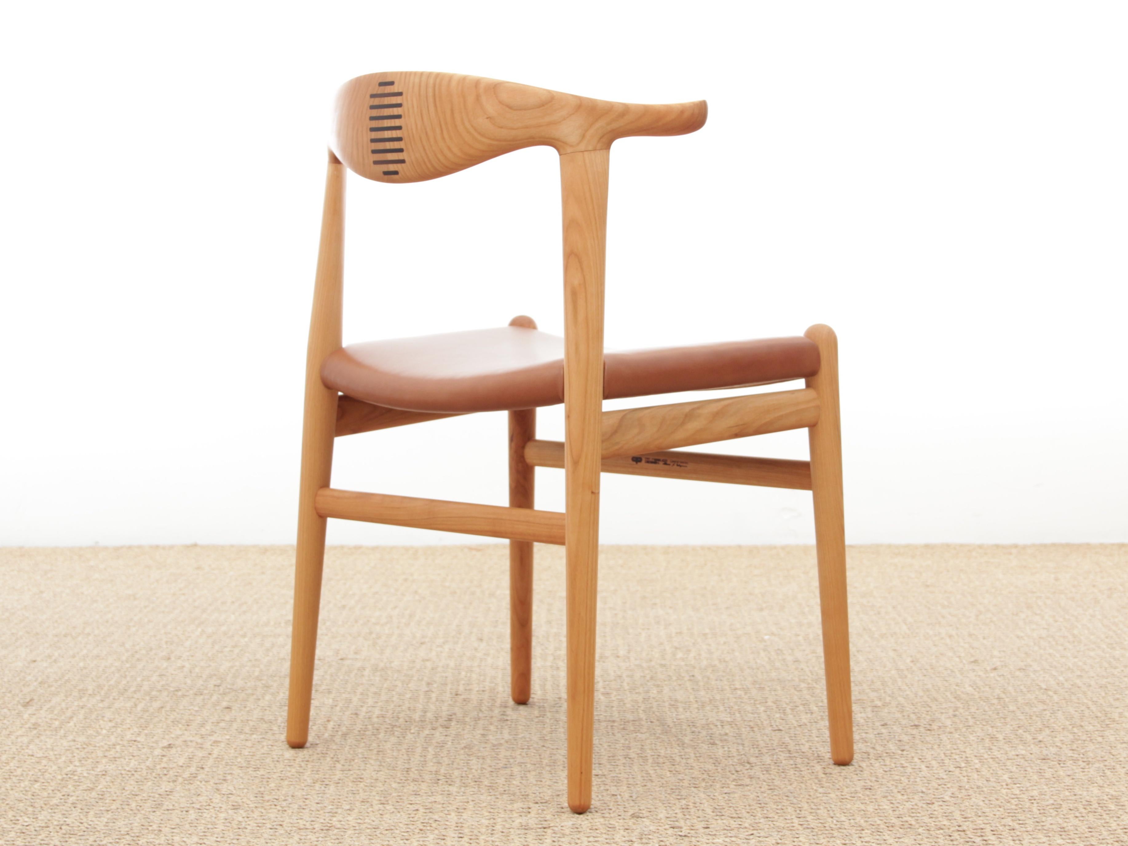 Moderner skandinavischer Stuhl aus der Mitte des Jahrhunderts, Modell Kuhhorn PP 505 von Hans Wegner (21. Jahrhundert und zeitgenössisch) im Angebot