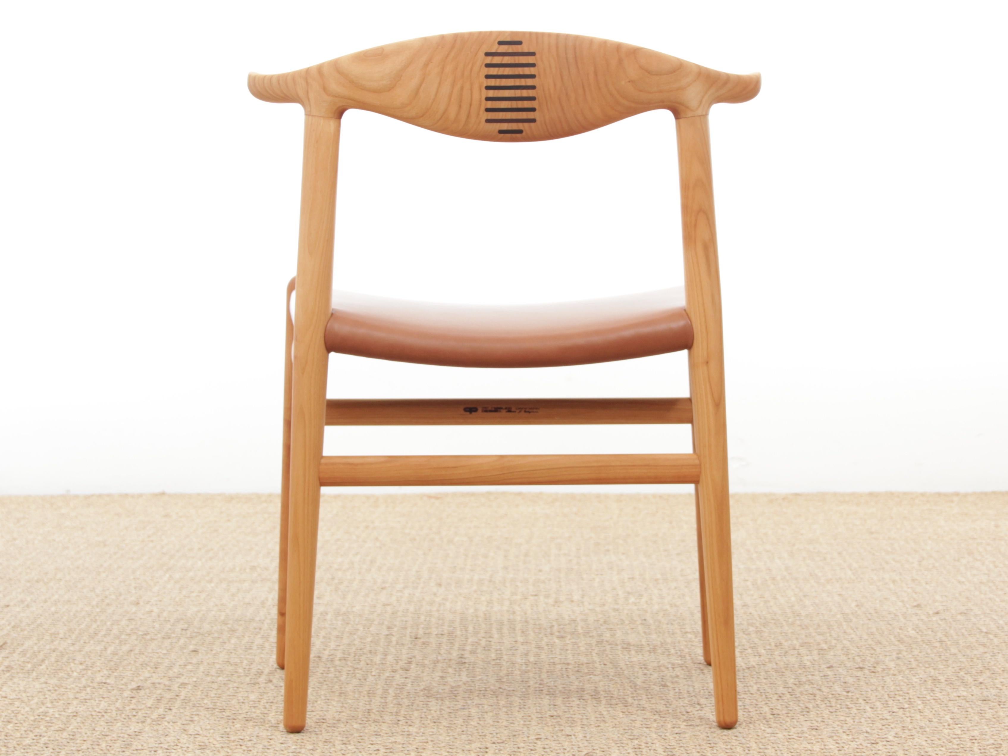 Moderner skandinavischer Stuhl aus der Mitte des Jahrhunderts, Modell Kuhhorn PP 505 von Hans Wegner (Kirsche) im Angebot