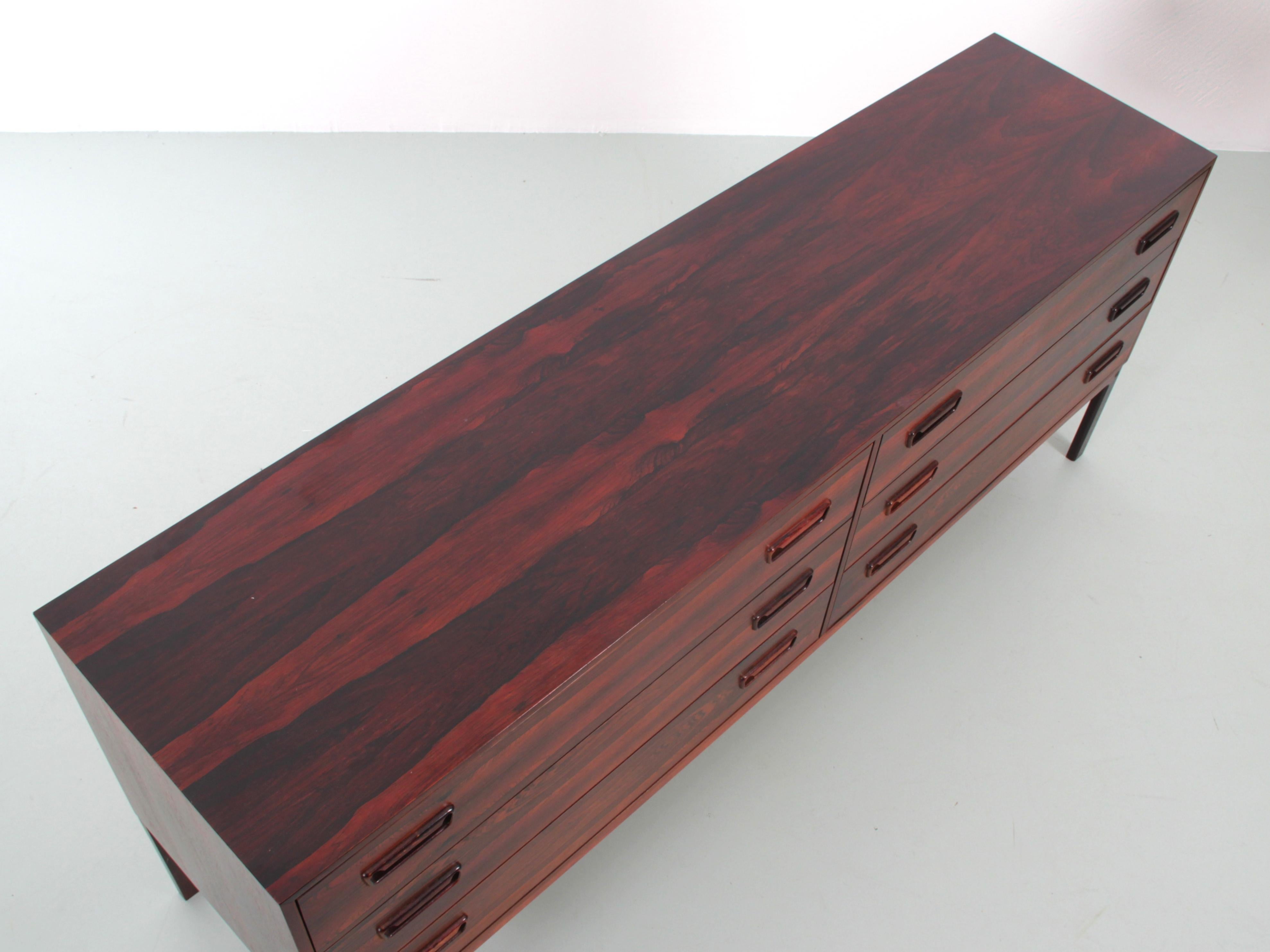 Mid-Century Modern Scandinavian Chest of Drawer in Rosewood by Iversen In Good Condition In Courbevoie, FR