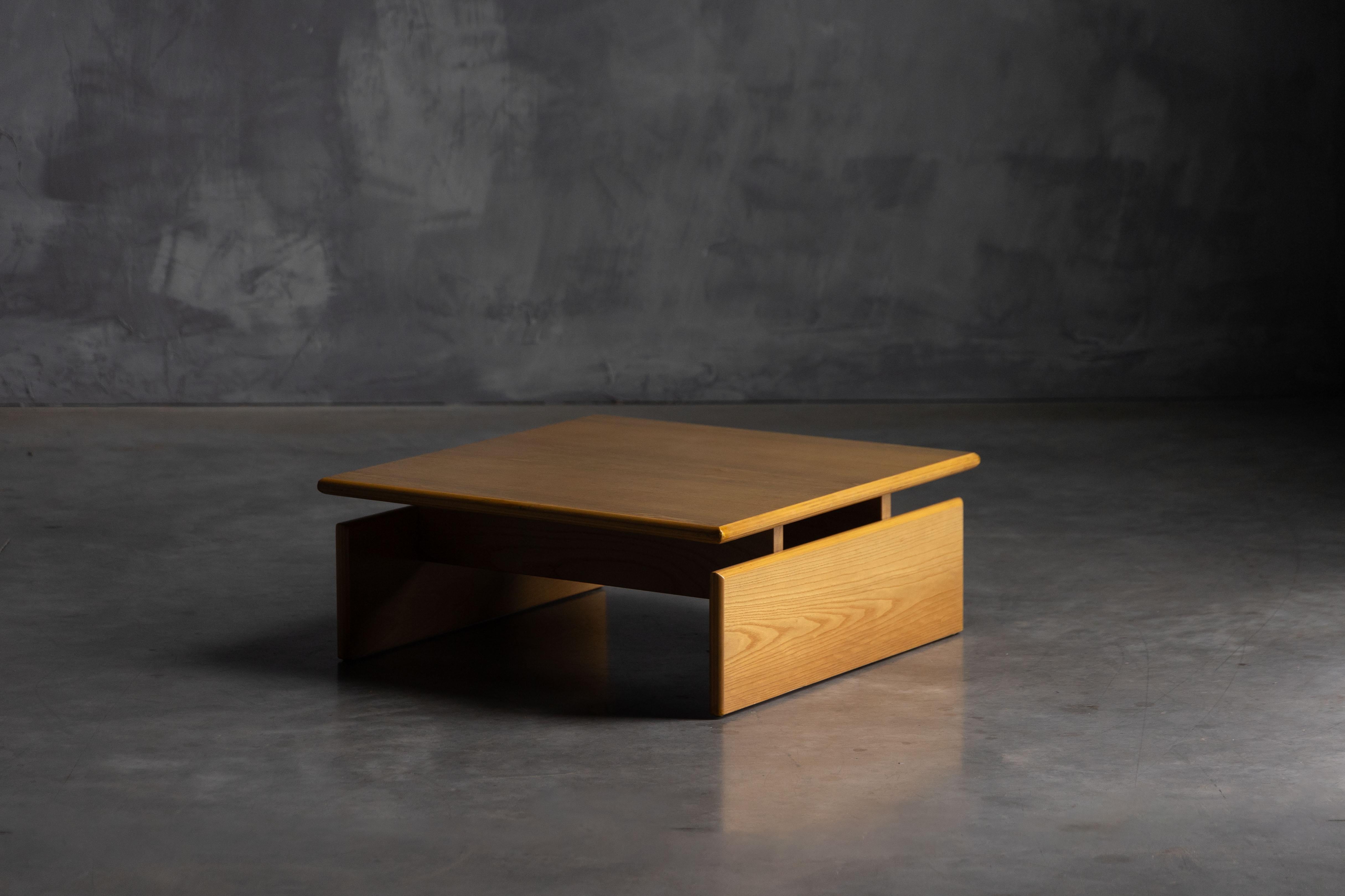 This solid oak coffee table features clean lines and a minimalist design typical of Scandinavian craftsmanship. Crafted in Denmark during the 1970s, the warm oak grain and natural finish showcase the durability and elegance of Danish woodworking