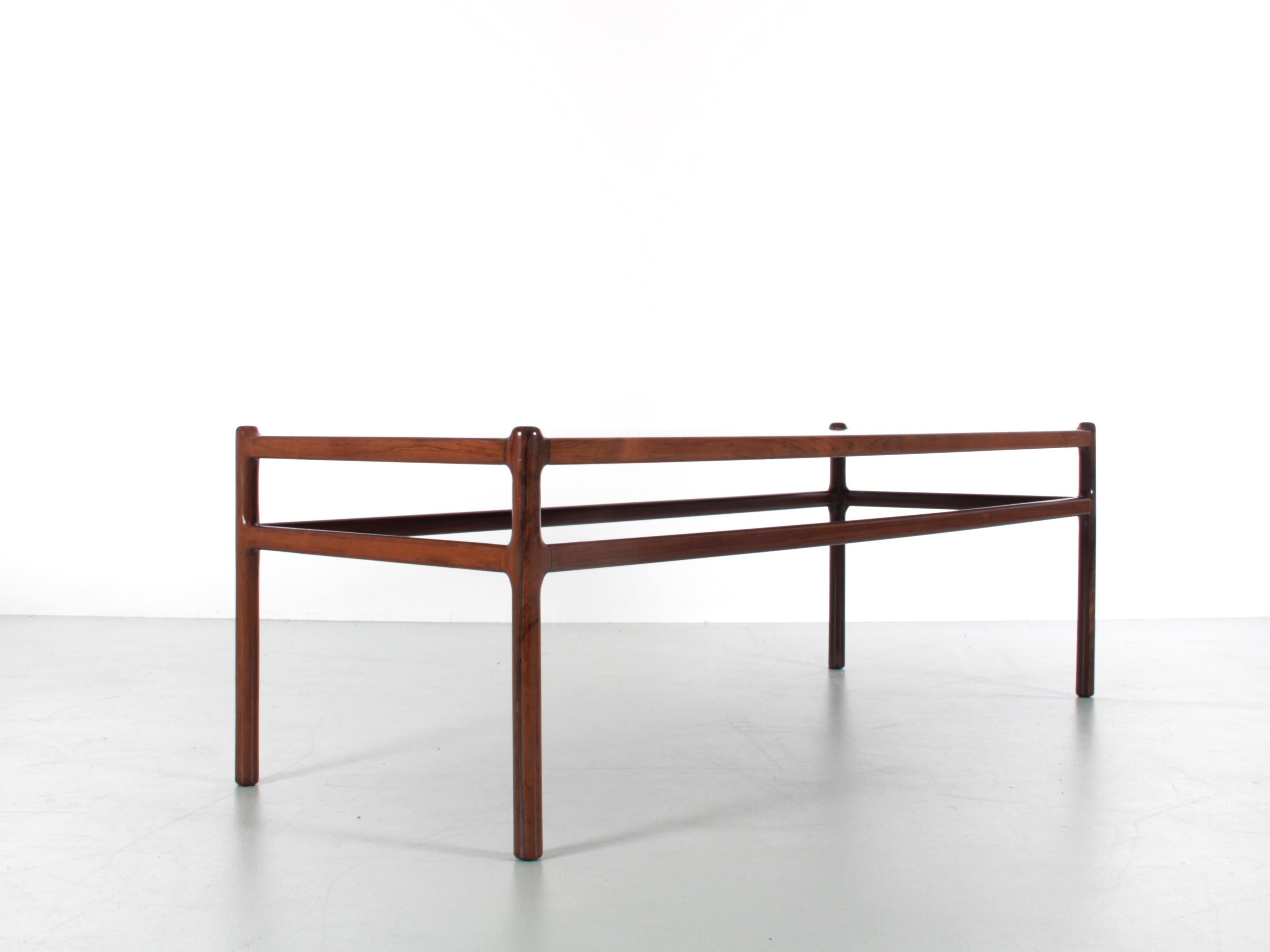 Scandinave moderne Table basse scandinave moderne du milieu du siècle en bois de rose par Henning Korch en vente