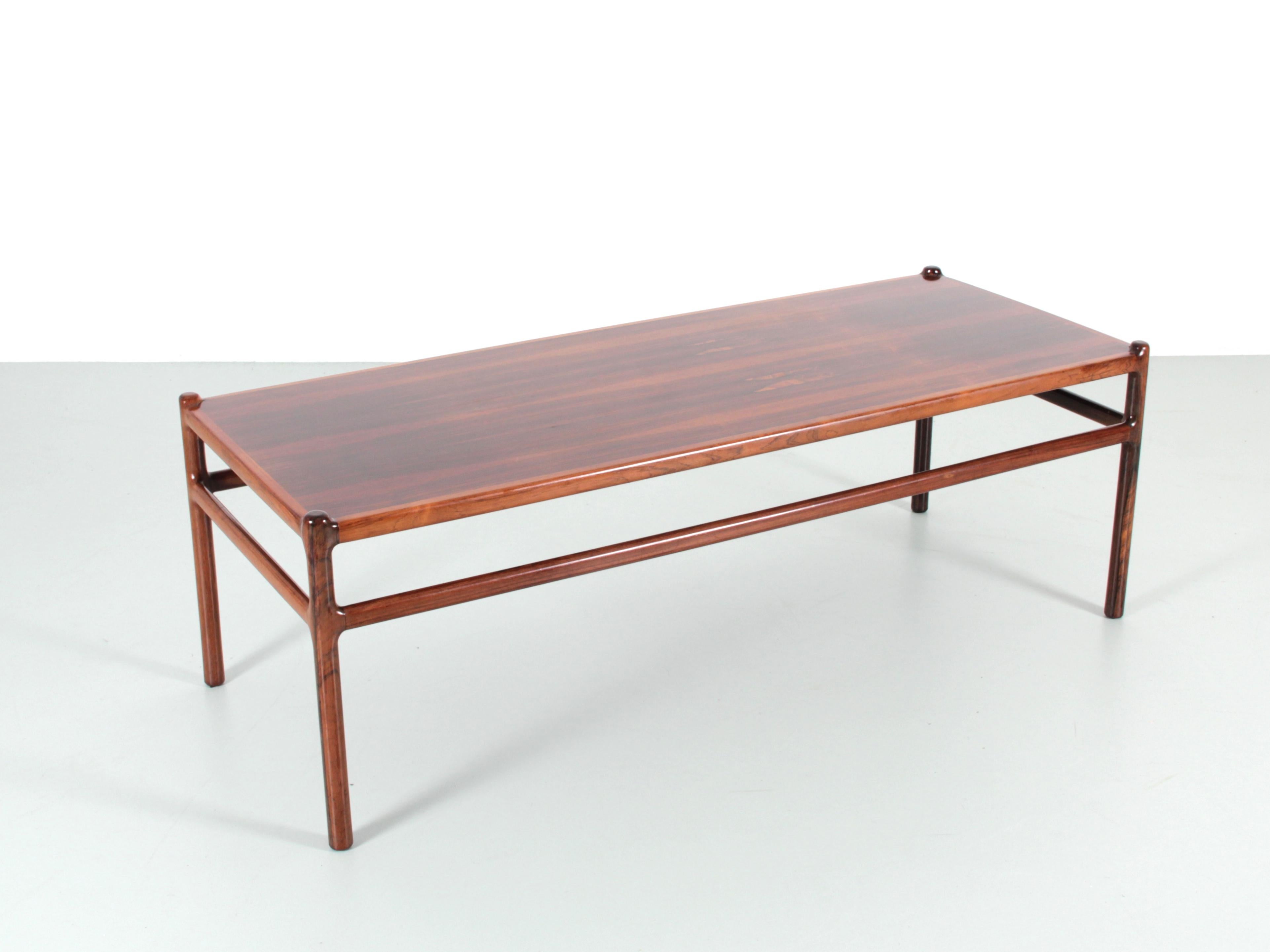 Mid-Century Modern Scandinavian Coffee Table in Rosewood by Henning Korch In Good Condition For Sale In Courbevoie, FR