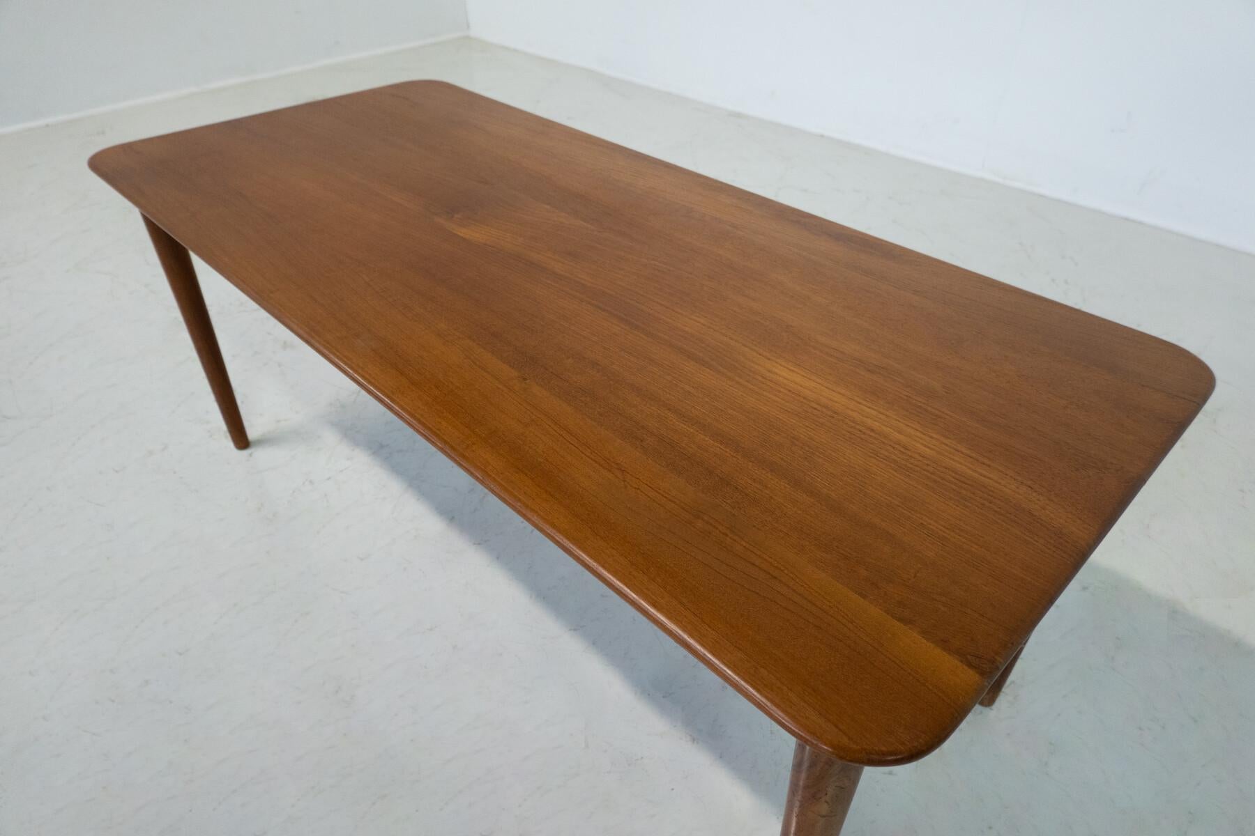 Mid-Century Modern Scandinavian Coffee Table, Teck, 1960s For Sale 2