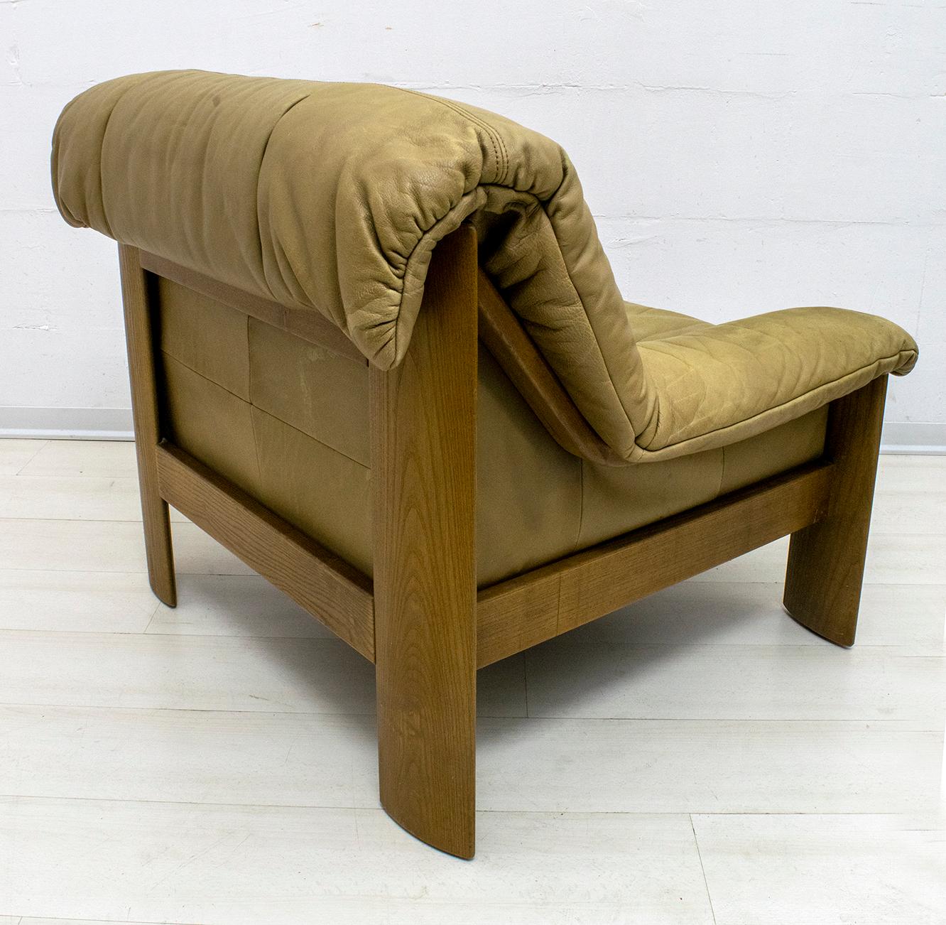 Late 20th Century Mid-Century Modern Scandinavian Cognac Brown Leather and Oak Tree Armachair