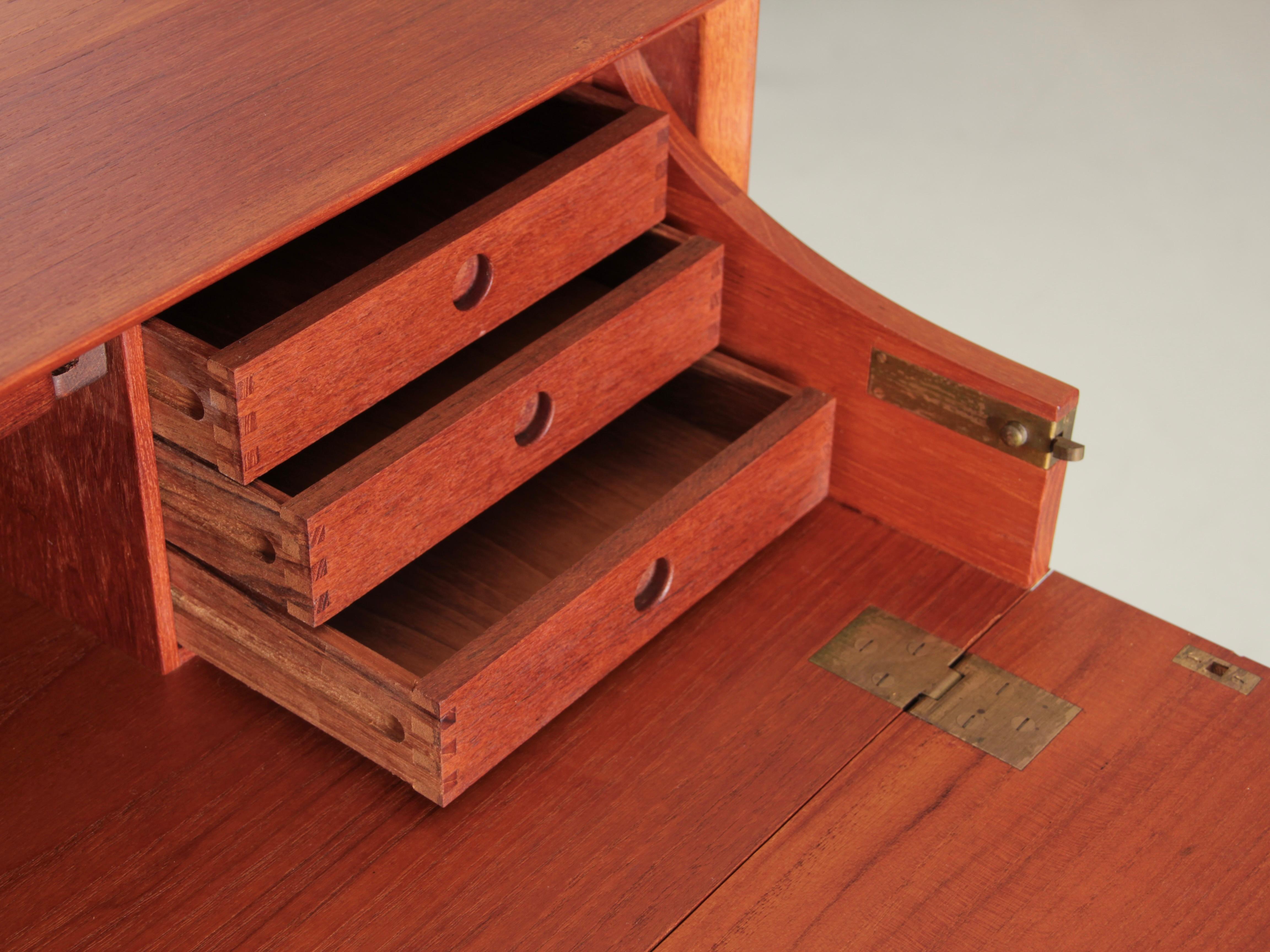 Mid-Century Modern Scandinavian Commode Dressing Table in Solid Teak 6