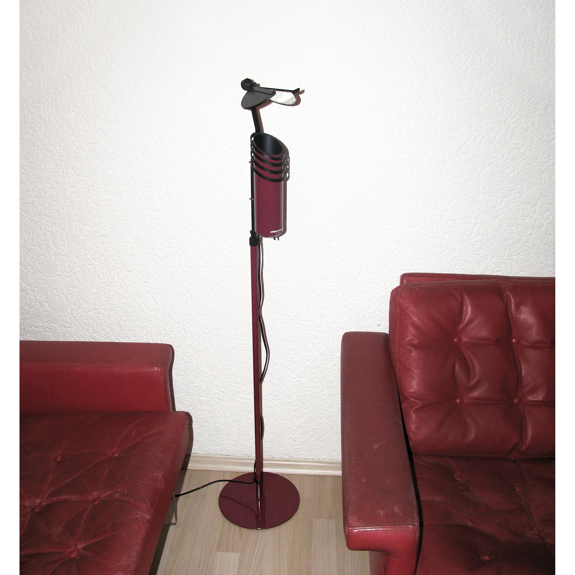 Svedese Lampada da terra con riflettore regolabile dal design scandinavo moderno di metà secolo in vendita