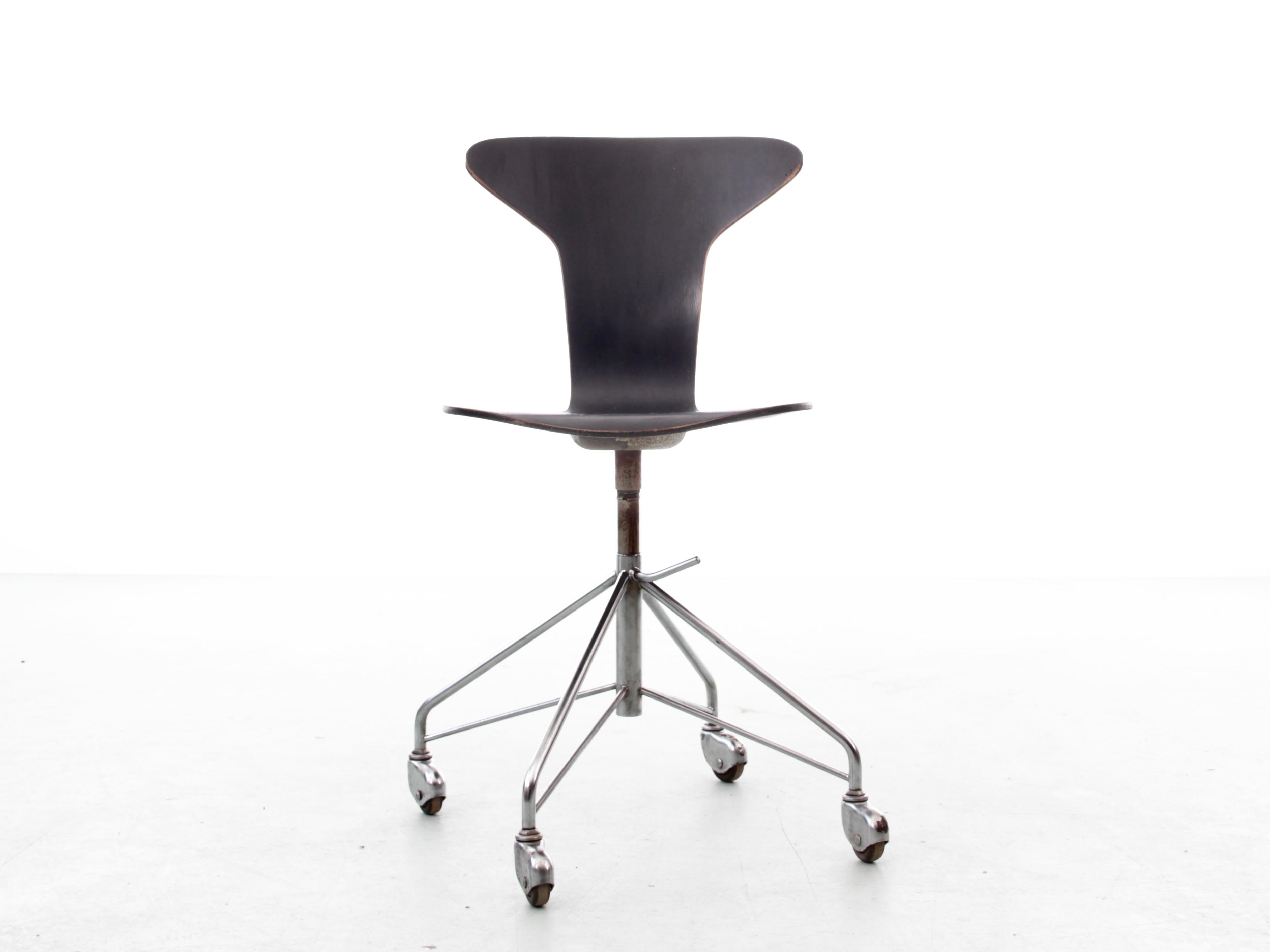 Chaise de bureau scandinave moderne du milieu du siècle Model No Jacobsen par Arne Jacobsen en vente 5