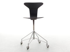 Mid-Century modern scandinavian desk chair Model Munkegaard by Arne Jacobsen
