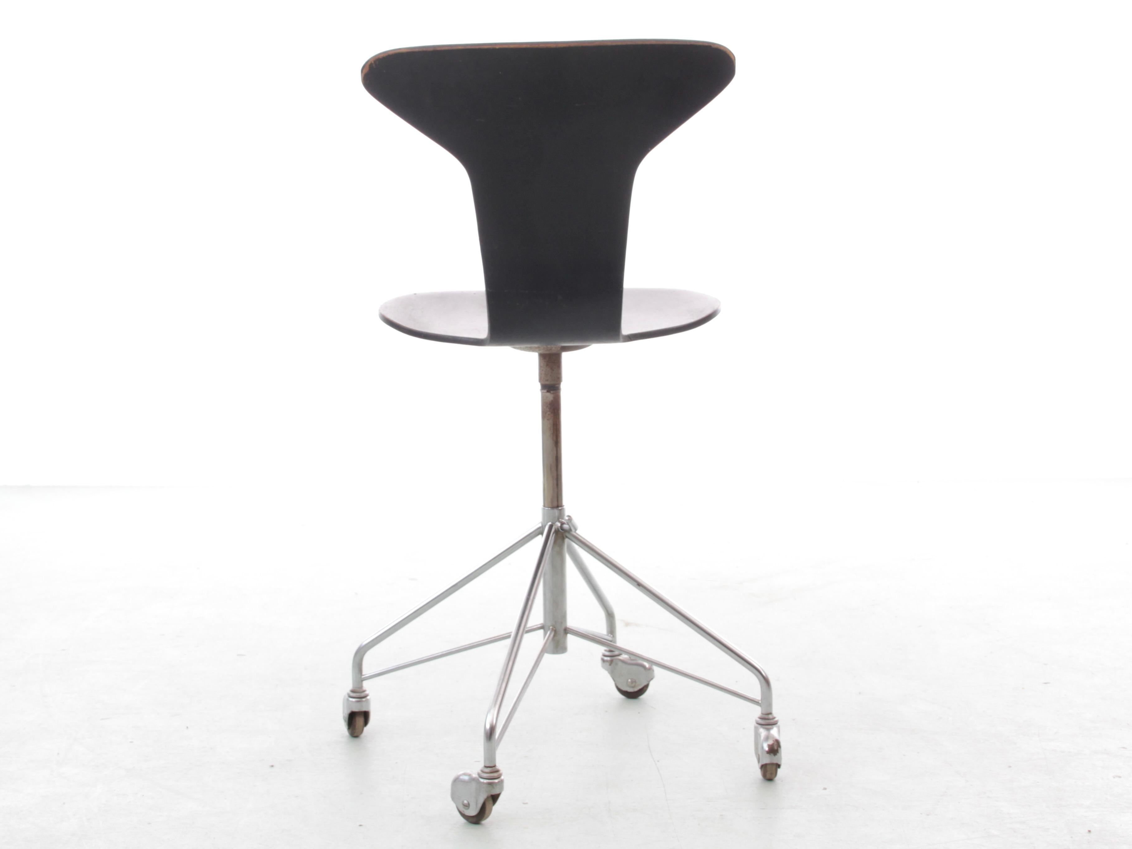 Chaise de bureau scandinave moderne du milieu du siècle Model No Jacobsen par Arne Jacobsen en vente 2