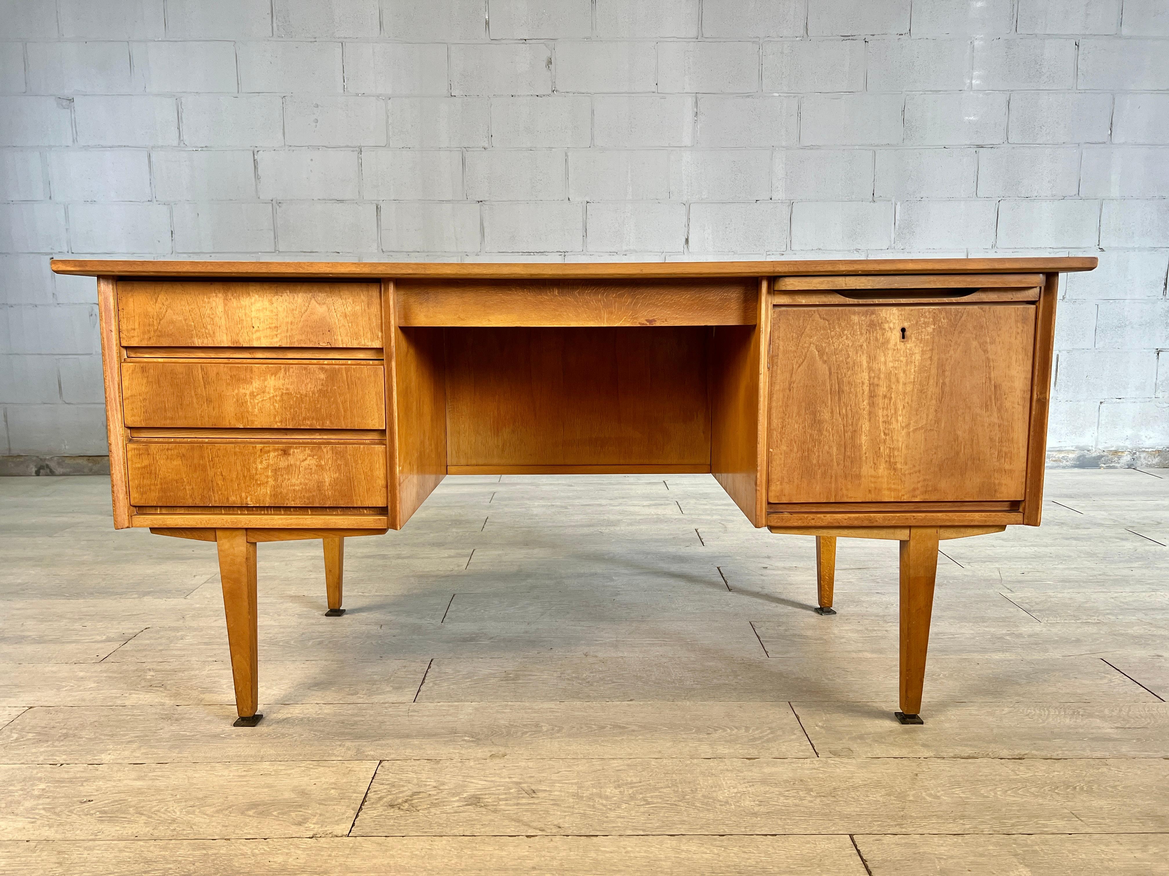 Mid-Century moderno Scrivania The Modern Scandinavian di metà secolo in vendita