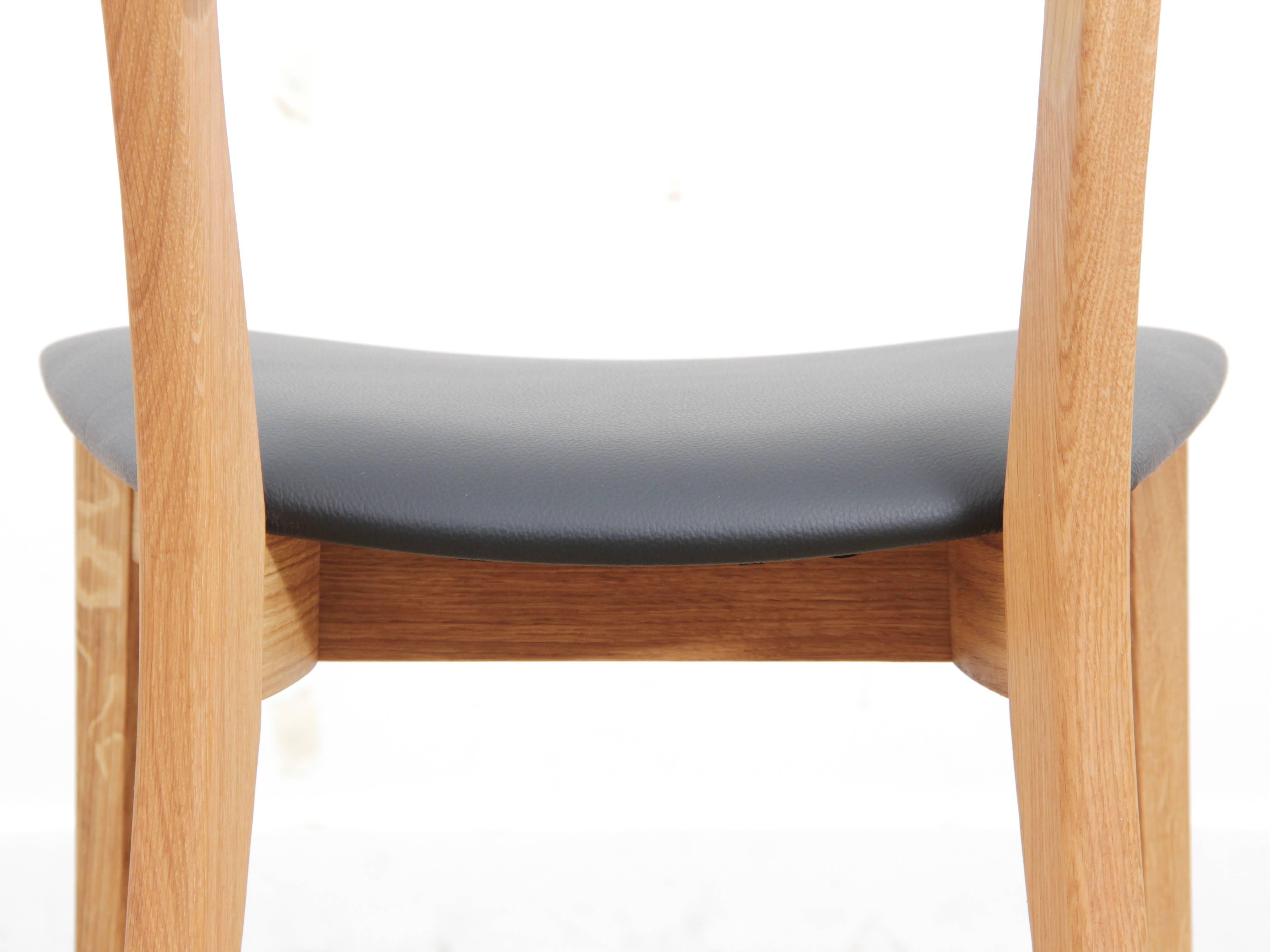 Chaise de salle à manger scandinave modèle Peter de Niels Koefoed, nouvelle édition en vente 13