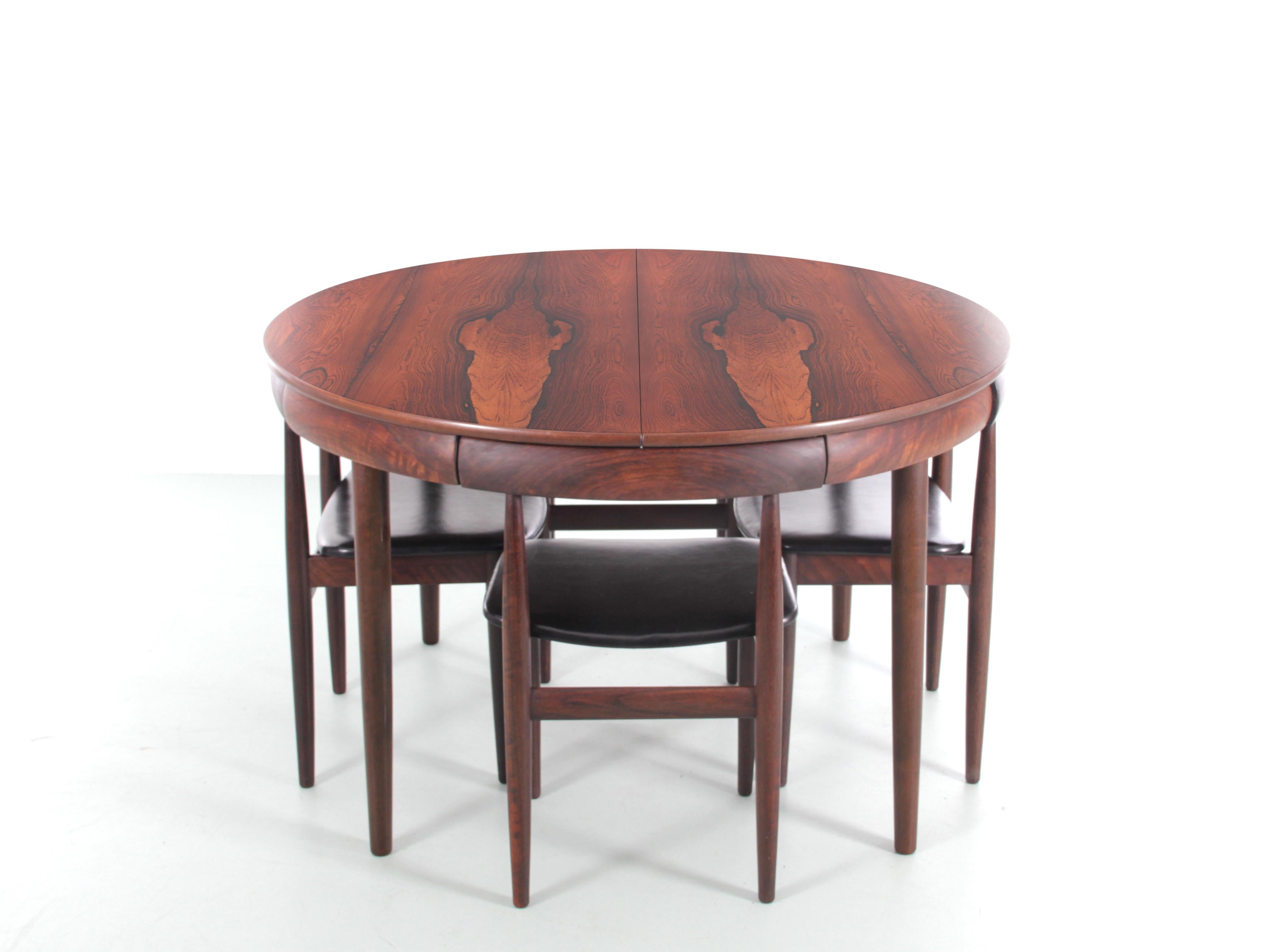 Mid-Century Modern dining set by Hans Olsen for Frem Rojle in rosewood. Table with extending leave. 6 chairs with black full grain leather. Referenced by the Design Museum Danmark under number RP03656.