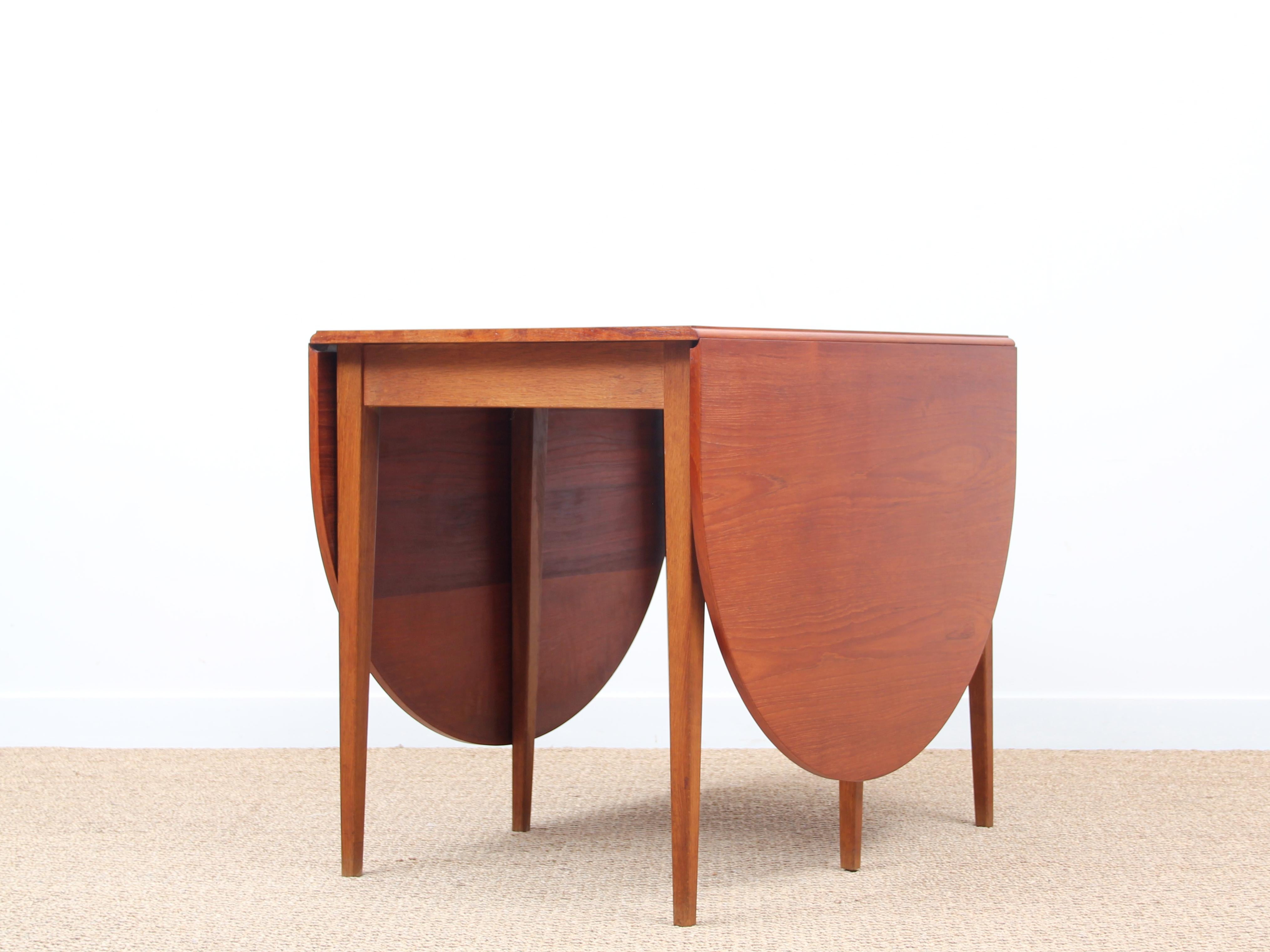 Mid-20th Century Mid-Century Modern Scandinavian Dining Table Flap Table in Teak and Oak for 2-6