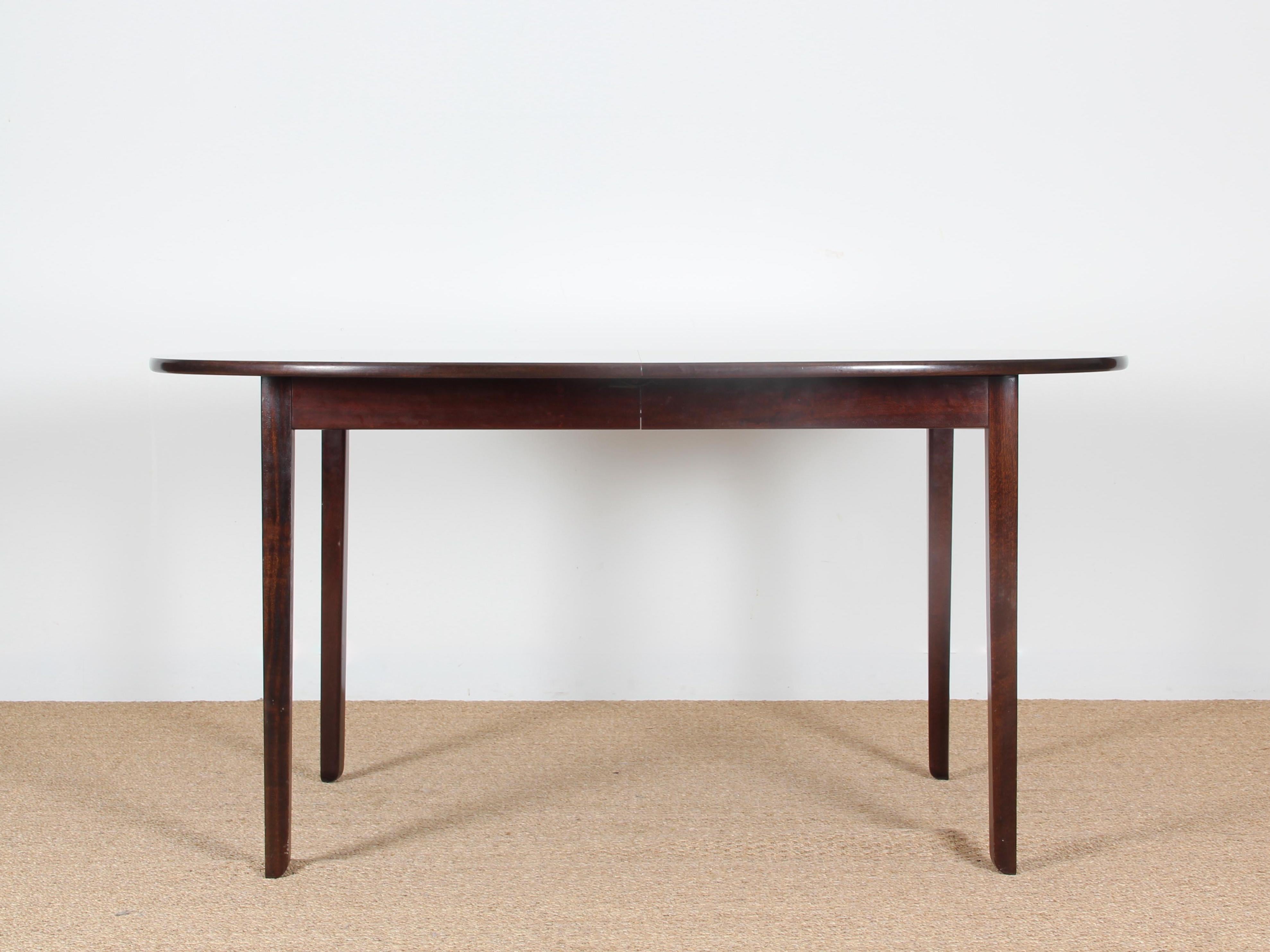 Mid-Century Modern scandinavian dining table in mahogany 4/10 seats by Ole Wanscher. 2 extra leaves. Excellent condition. Glossy finish.

Measures: H 73 cm. W 148 cm. D 108 cm. Extra leaves W : 65 cm. W max : 278 cm.