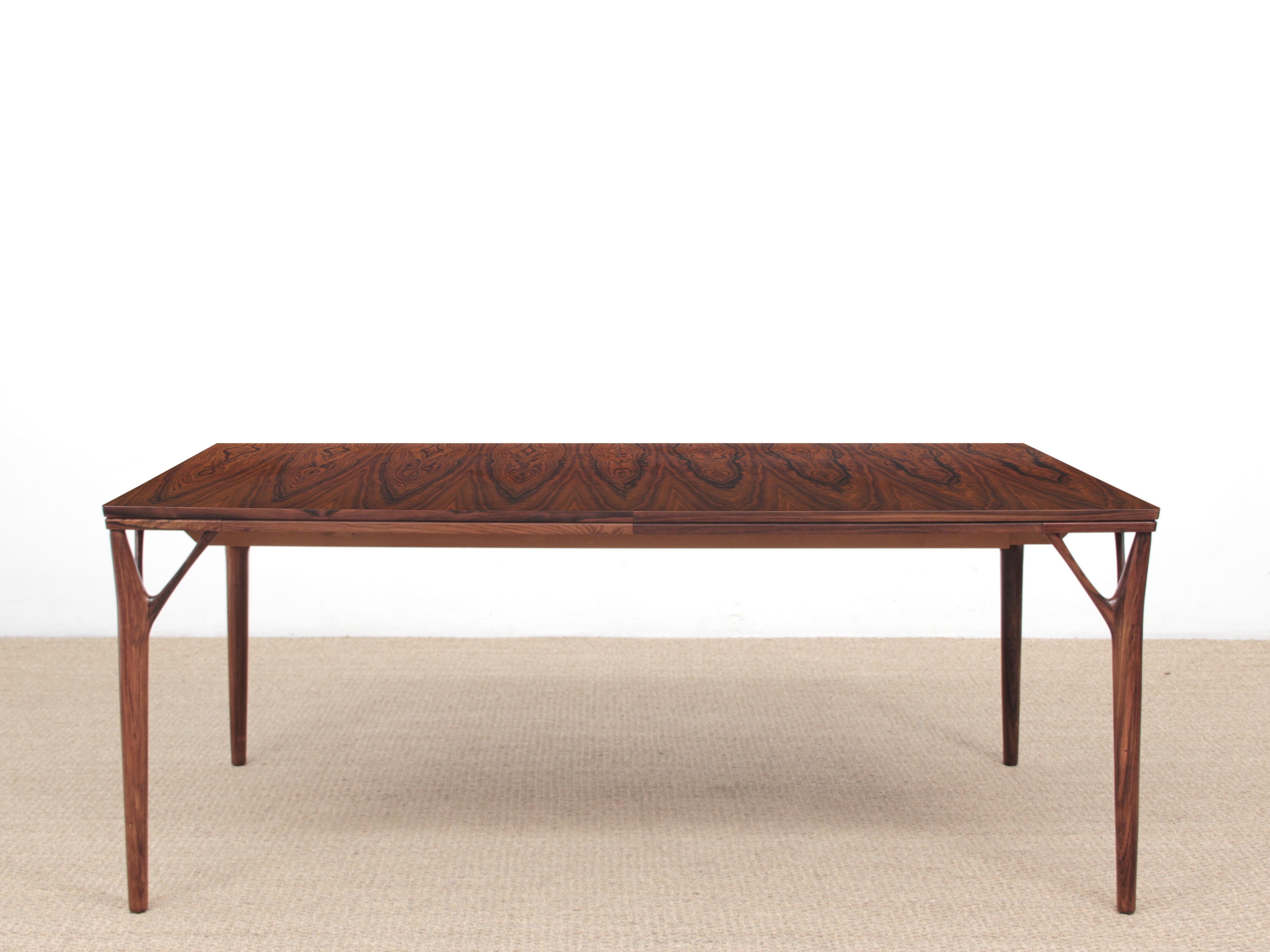 Mid-Century Modern Scandinavian Dining Table in Rosewood In Good Condition In Courbevoie, FR