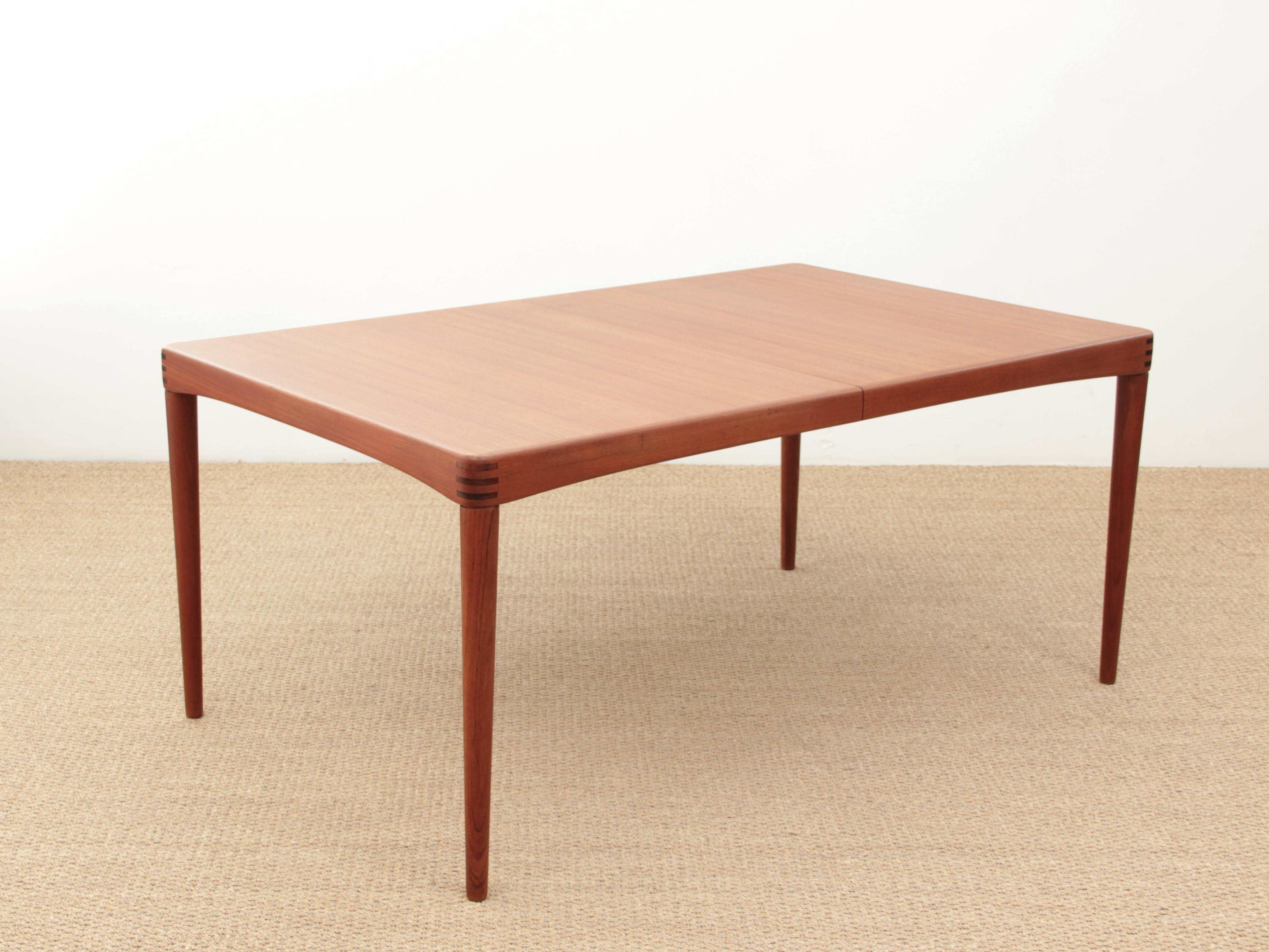 Mid-Century Modern Scandinavian Dining Table in Teak 4/8 Seats by H. W. Klein In Good Condition In Courbevoie, FR