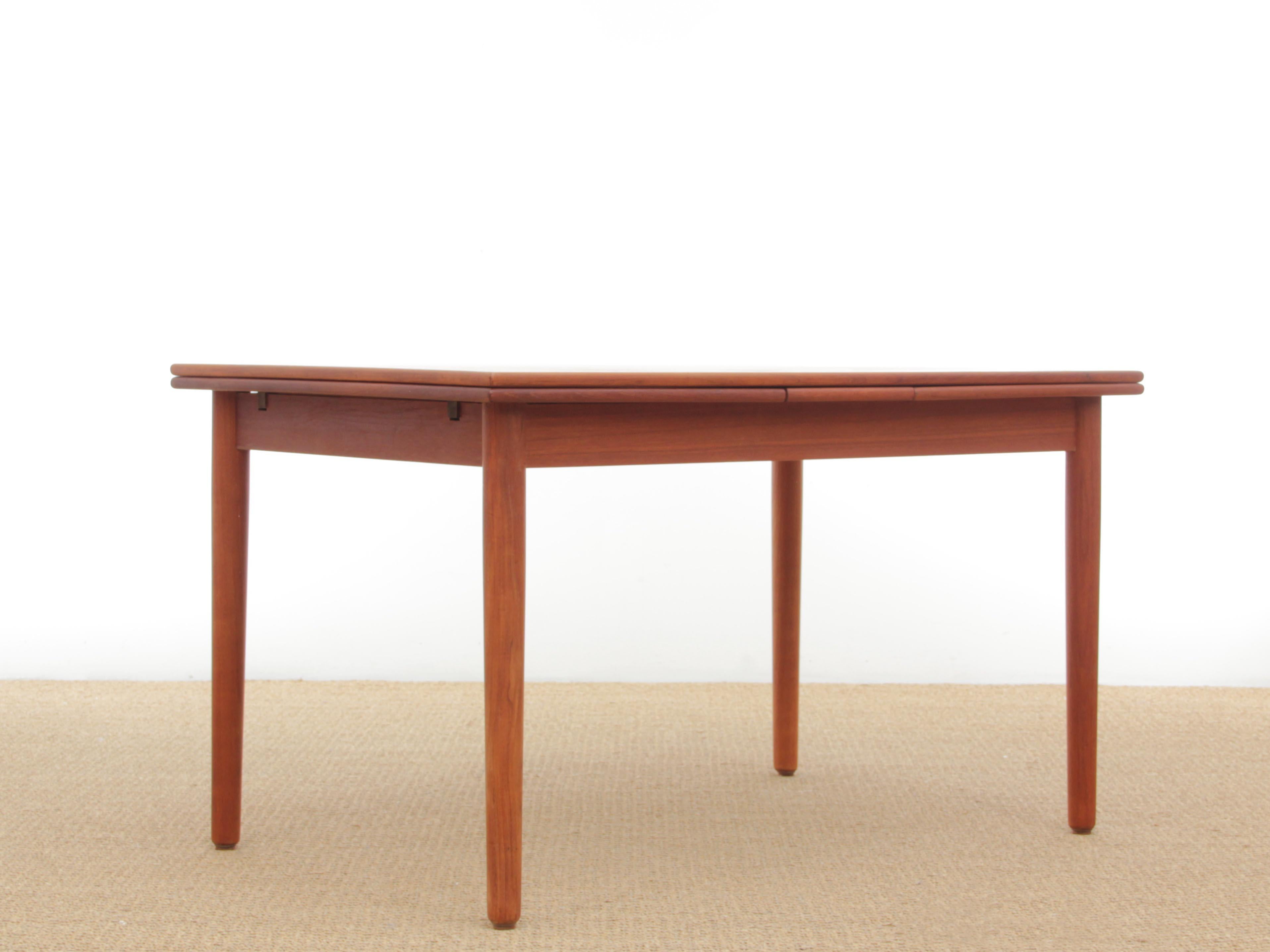 Mid-Century Modern Scandinavian dining table in teak 4/8 seats. 2 extra leaves

Measures: W 125/225 cm, 
D 80.5 cm, H 72 cm.