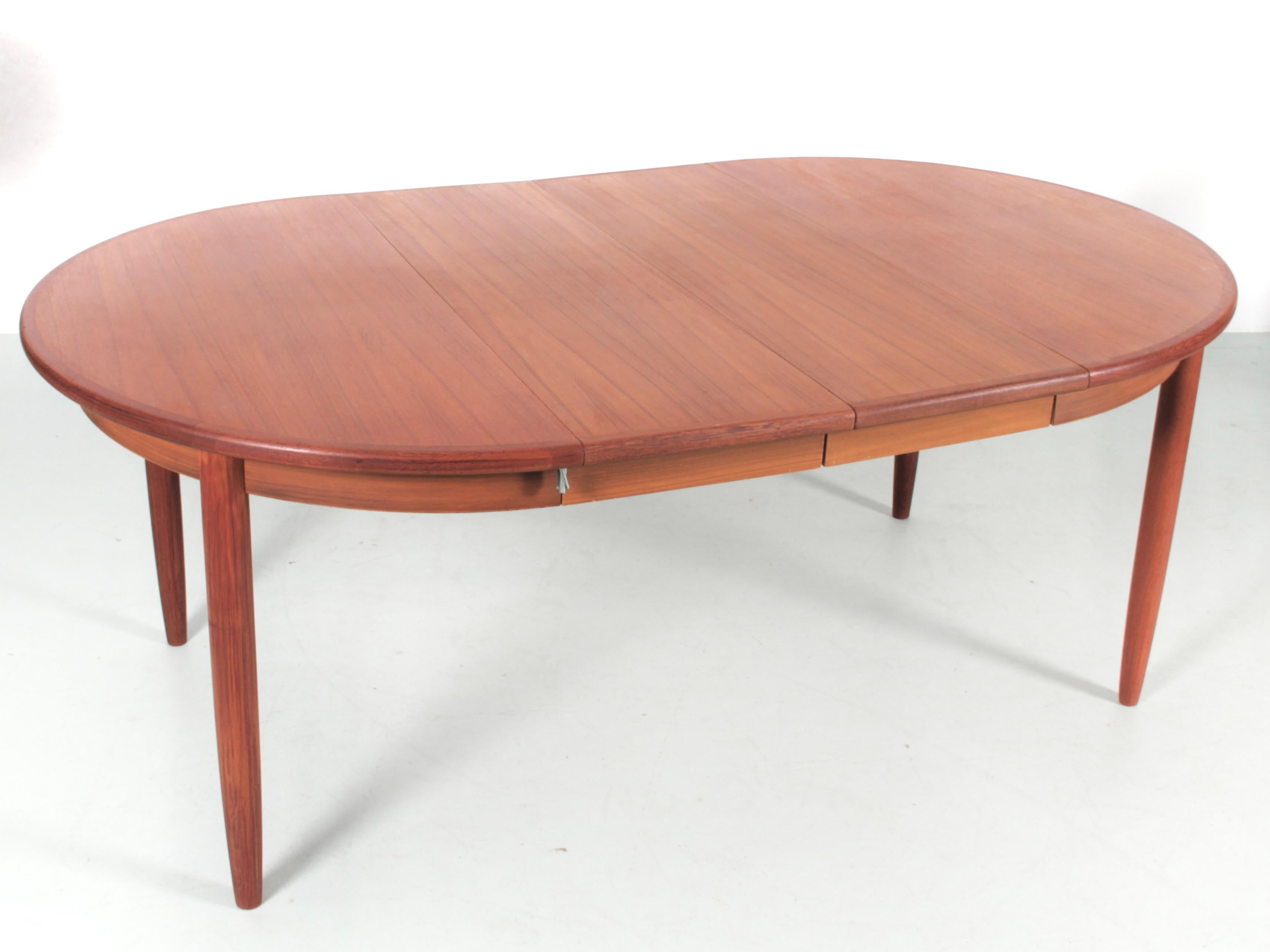 Scandinavo Tavolo da pranzo scandinavo moderno di metà secolo in teak in vendita