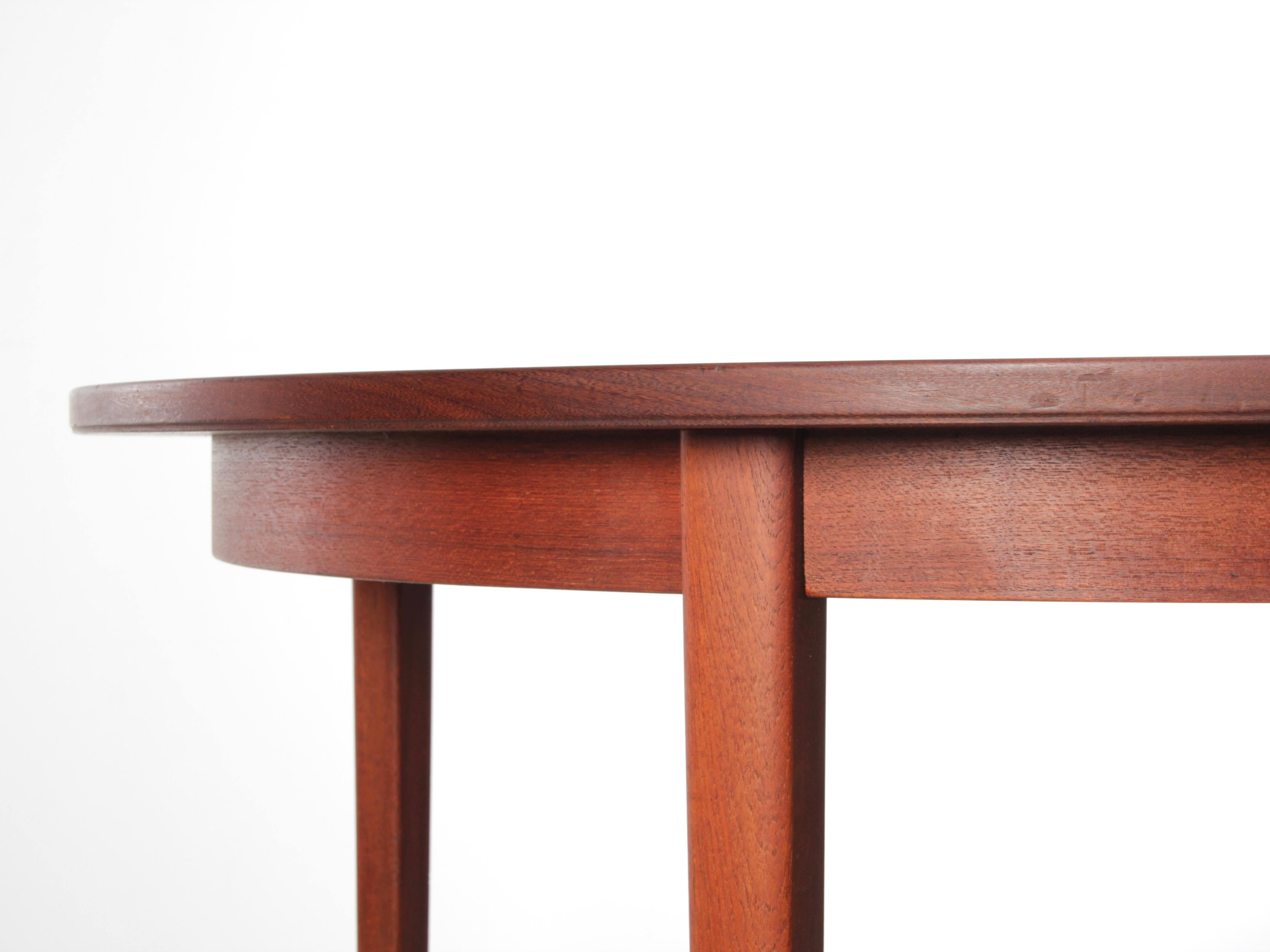 Mid-Century Modern Scandinavian Dining Table in Teak In Good Condition In Courbevoie, FR