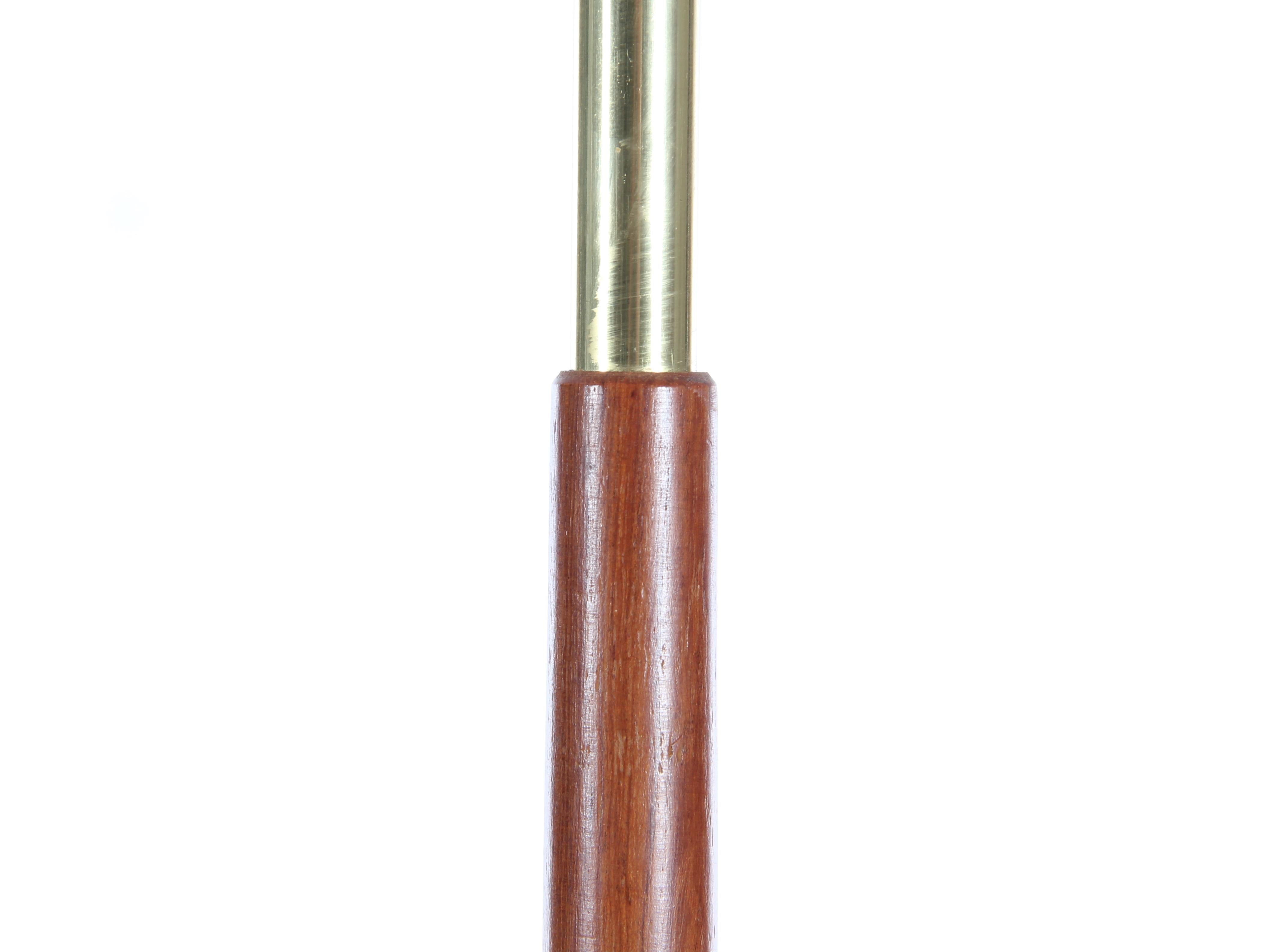 Scandinavo moderno Lampada da terra scandinava moderna di metà secolo in teak in vendita