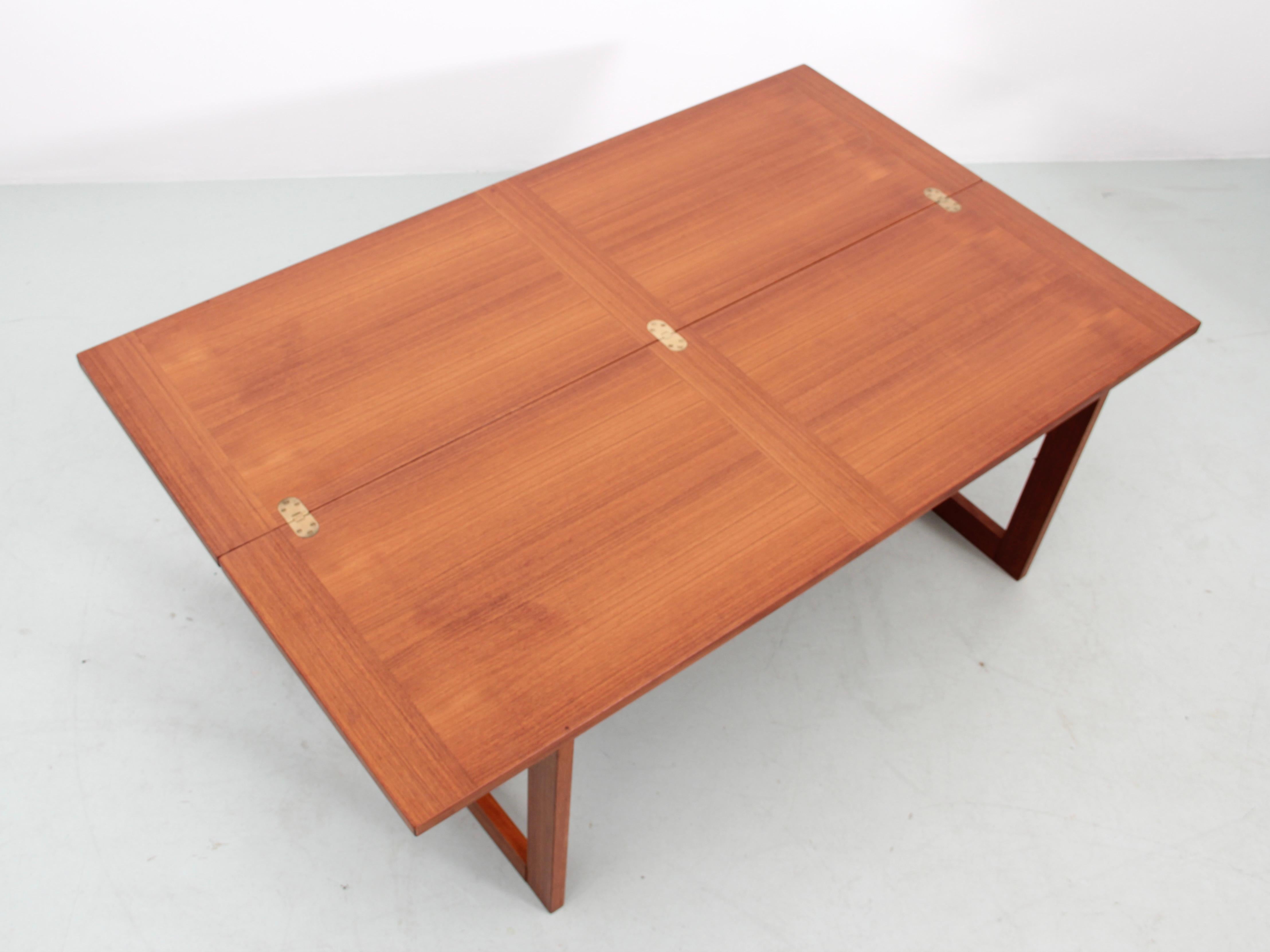 Mid-Century Modern scandinavian folding coffee table in teak For Sale 3