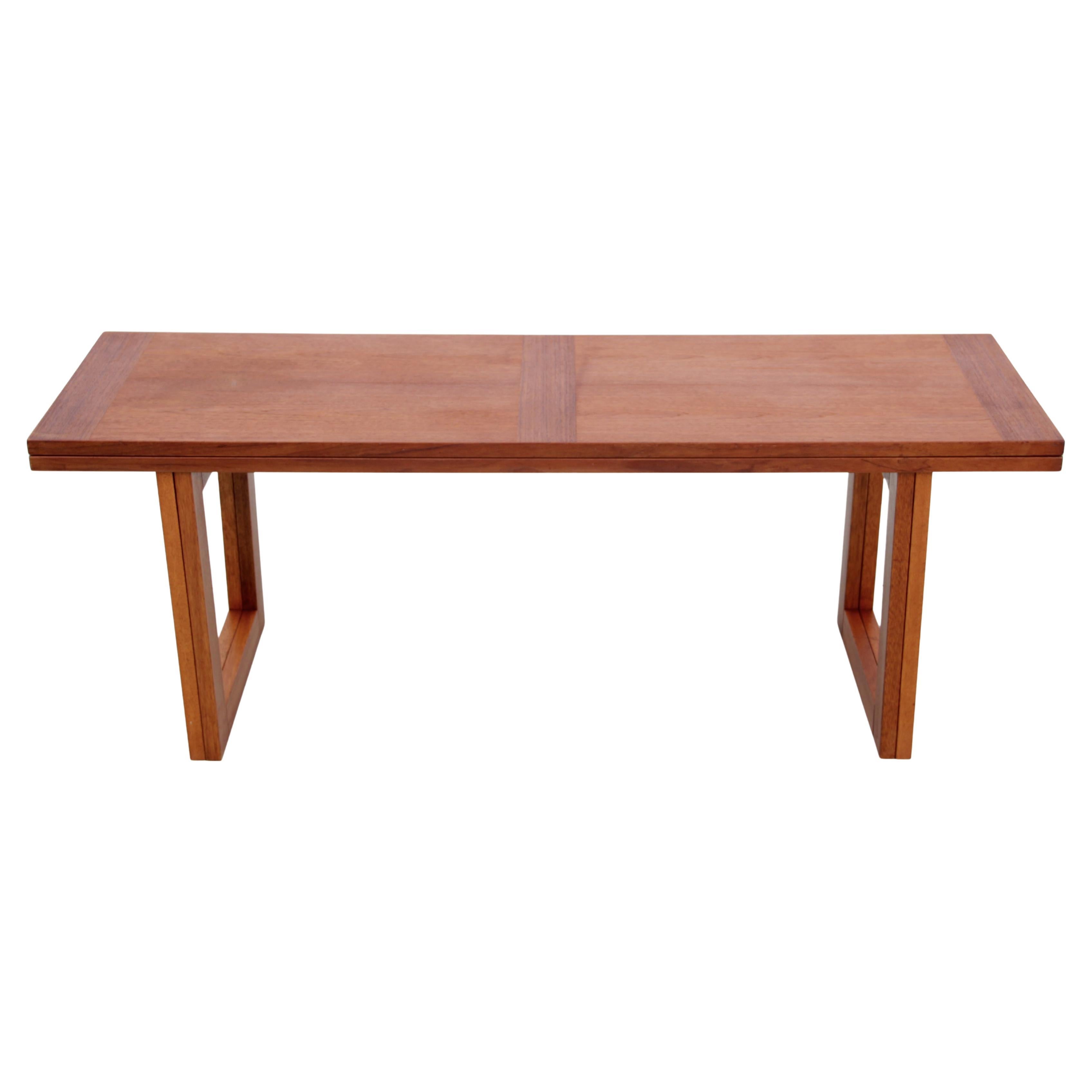 Mid-Century Modern skandinavischer klappbarer Couchtisch aus Teakholz