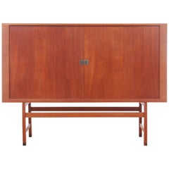 Armadio alto scandinavo moderno di metà secolo in teak modello President di Hans We